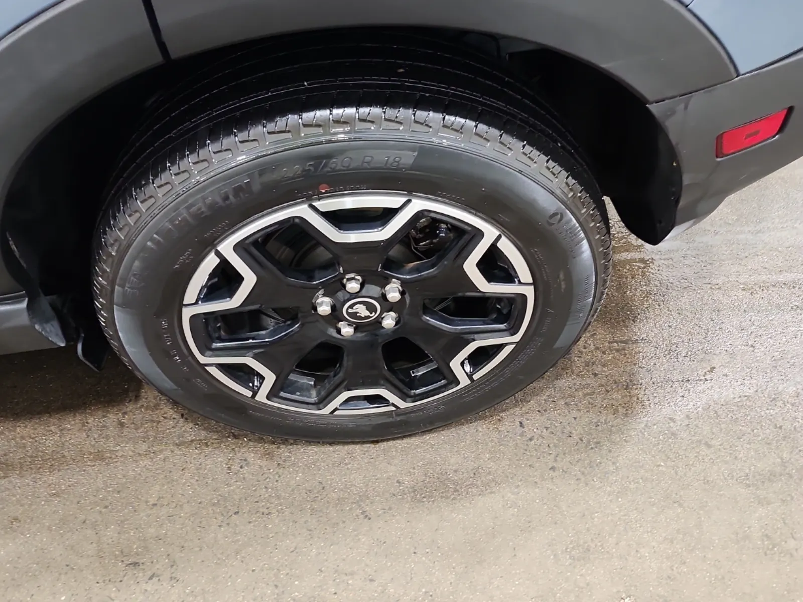 Left Rear Wheel/Tire Photo