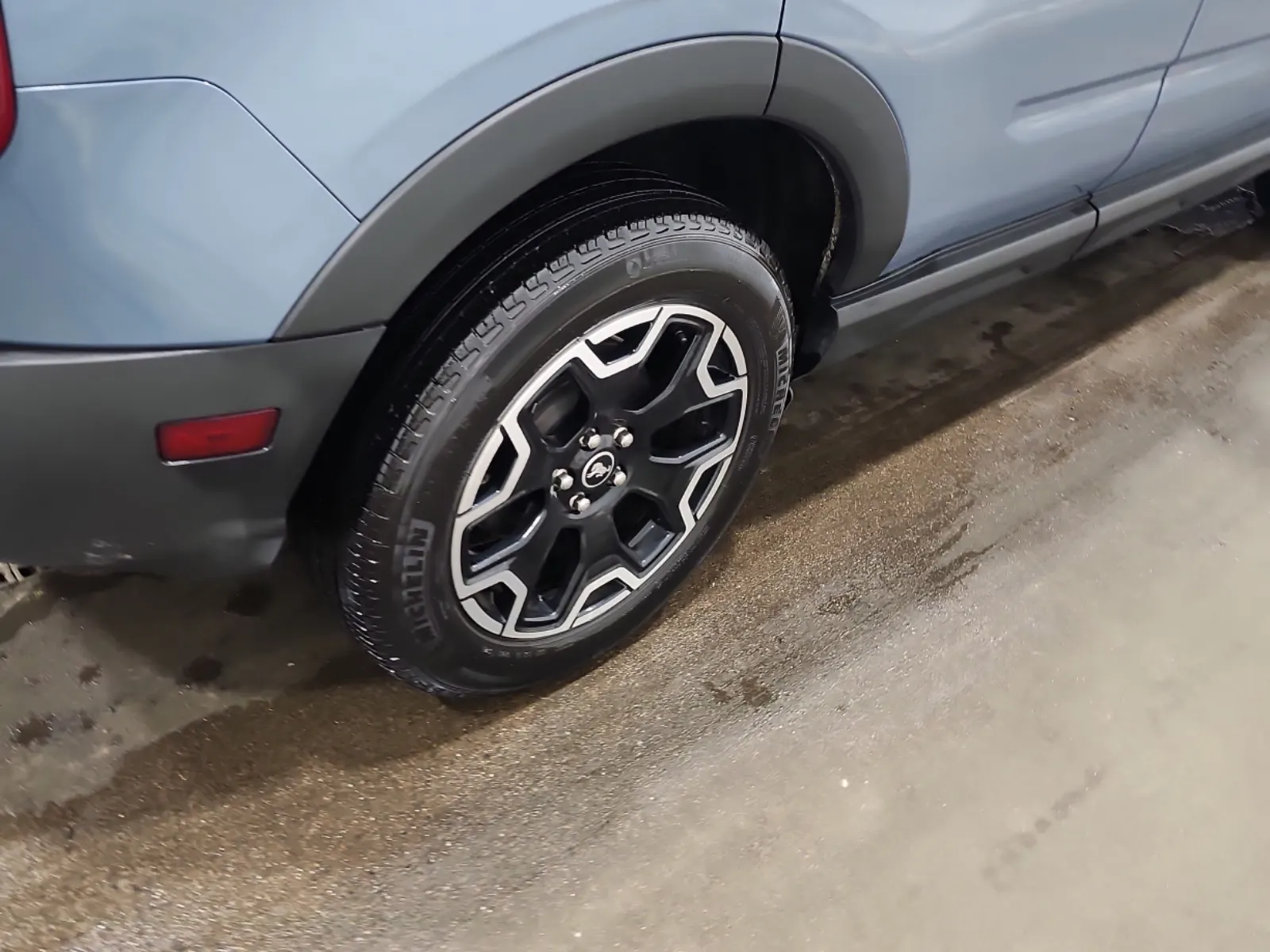Right Rear Wheel/Tire Photo