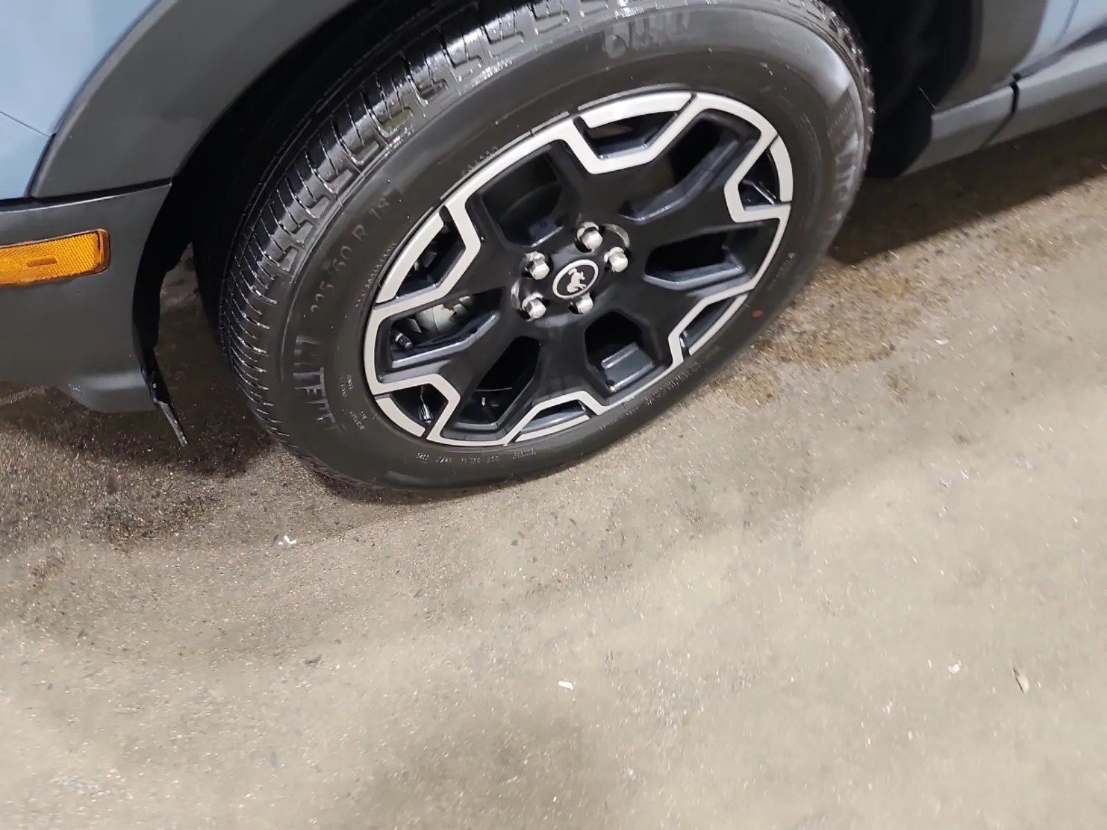 Front driver wheel/tire photo
