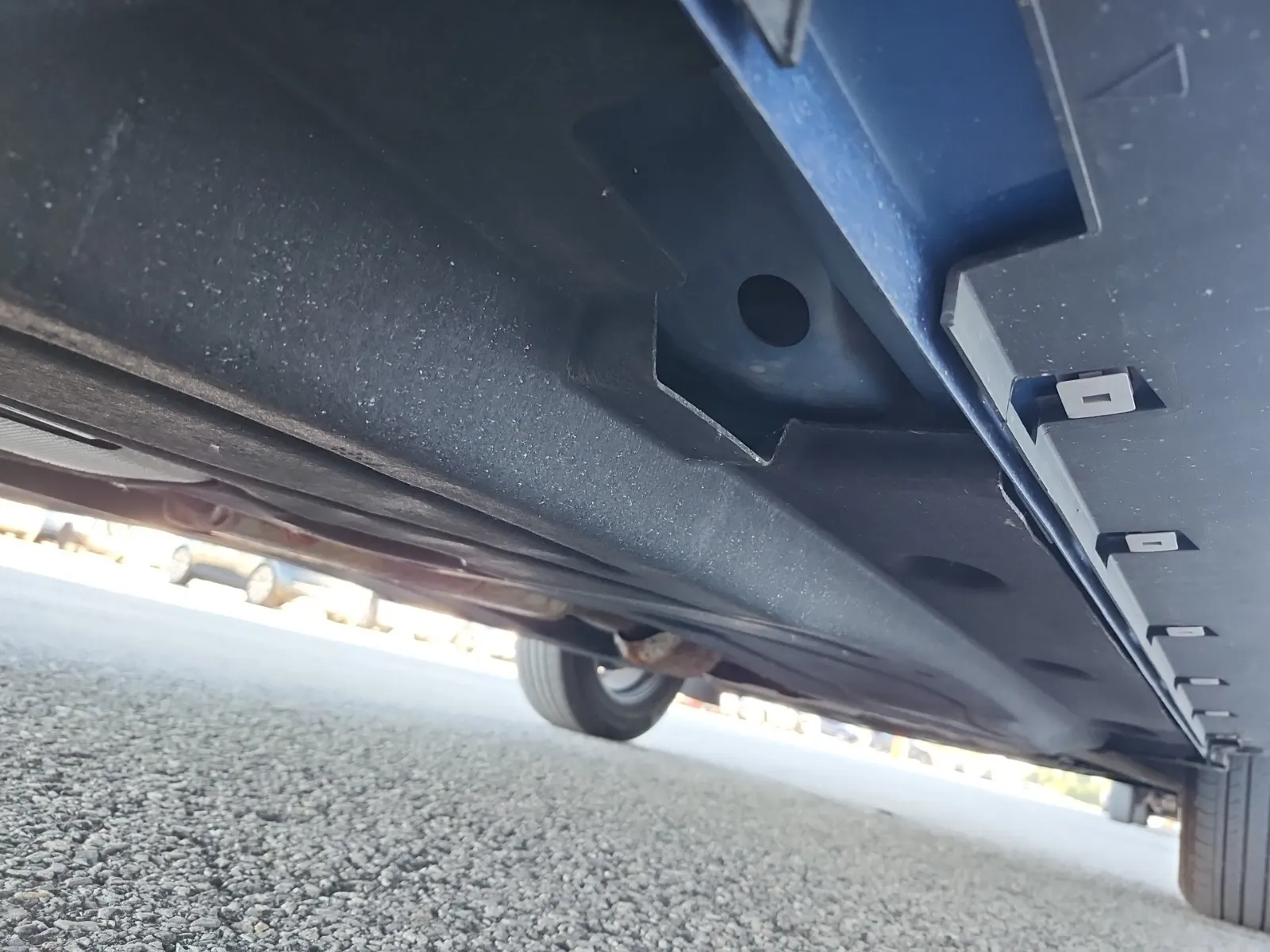 Undercarriage - Passenger Photo