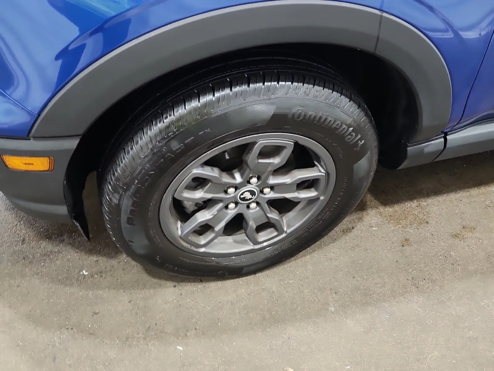 Front driver wheel/tire photo