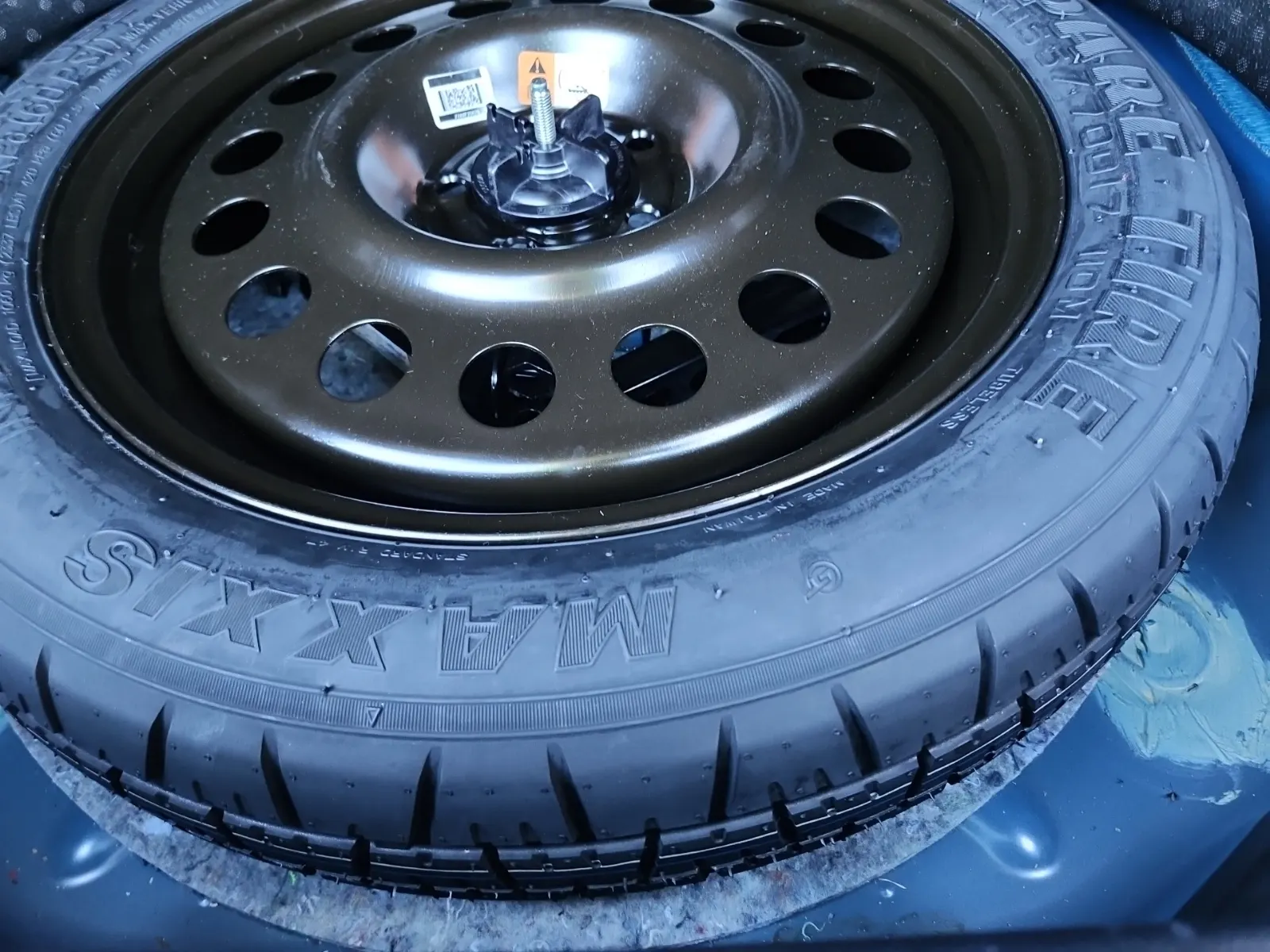 Spare Tire & Wheel Photo
