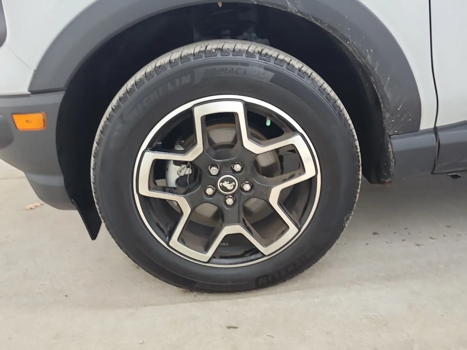 Front driver wheel/tire photo