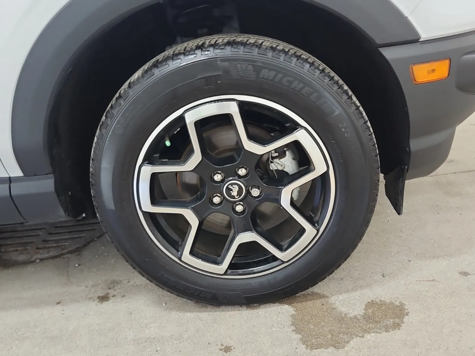 Right Front Wheel/Tire Photo