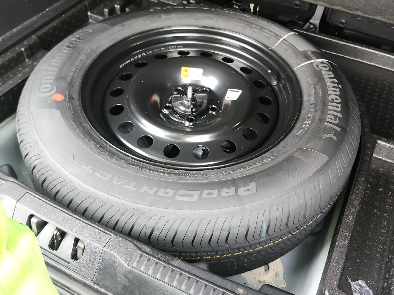 Spare Tire & Wheel Photo