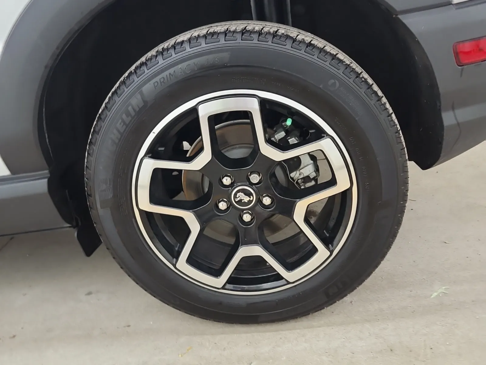 Left Rear Wheel/Tire Photo