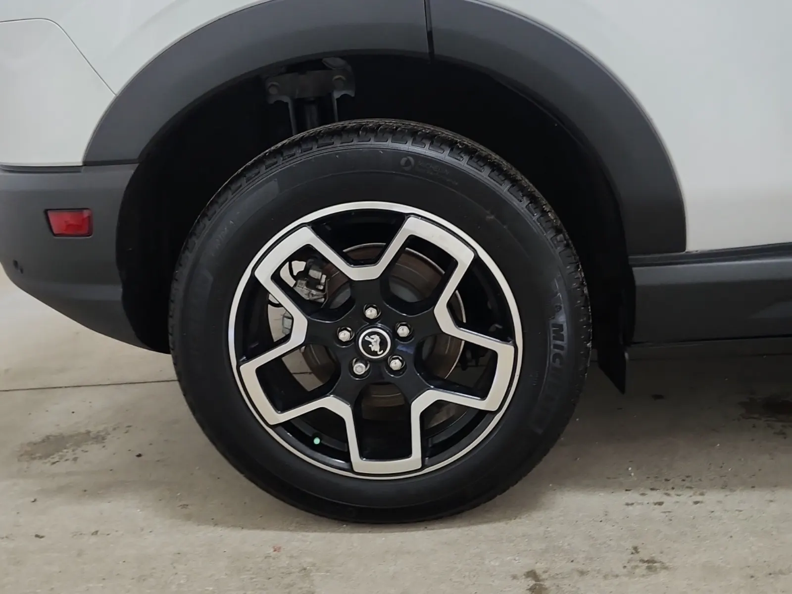 Right Rear Wheel/Tire Photo