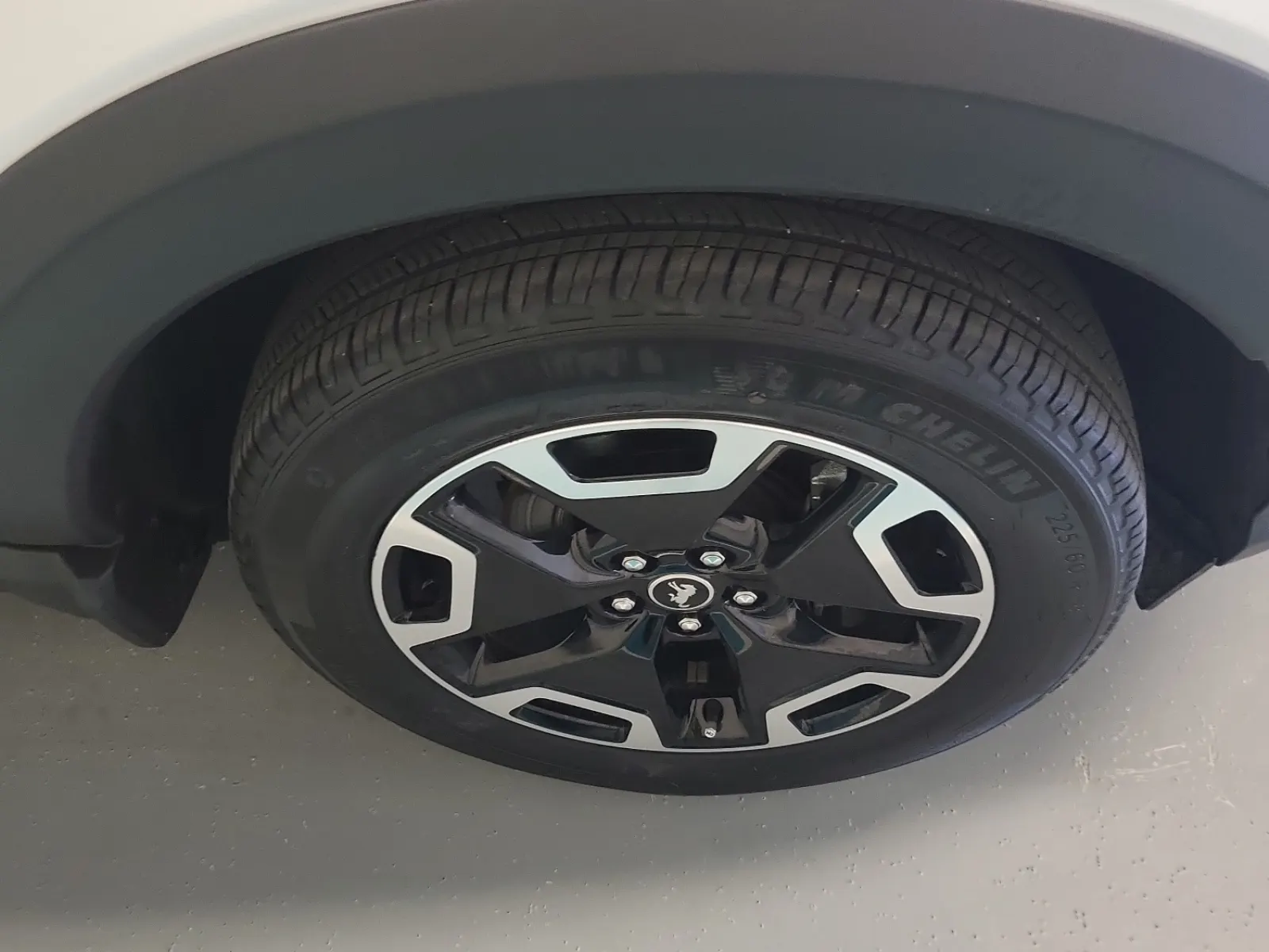 Right Front Wheel/Tire Photo