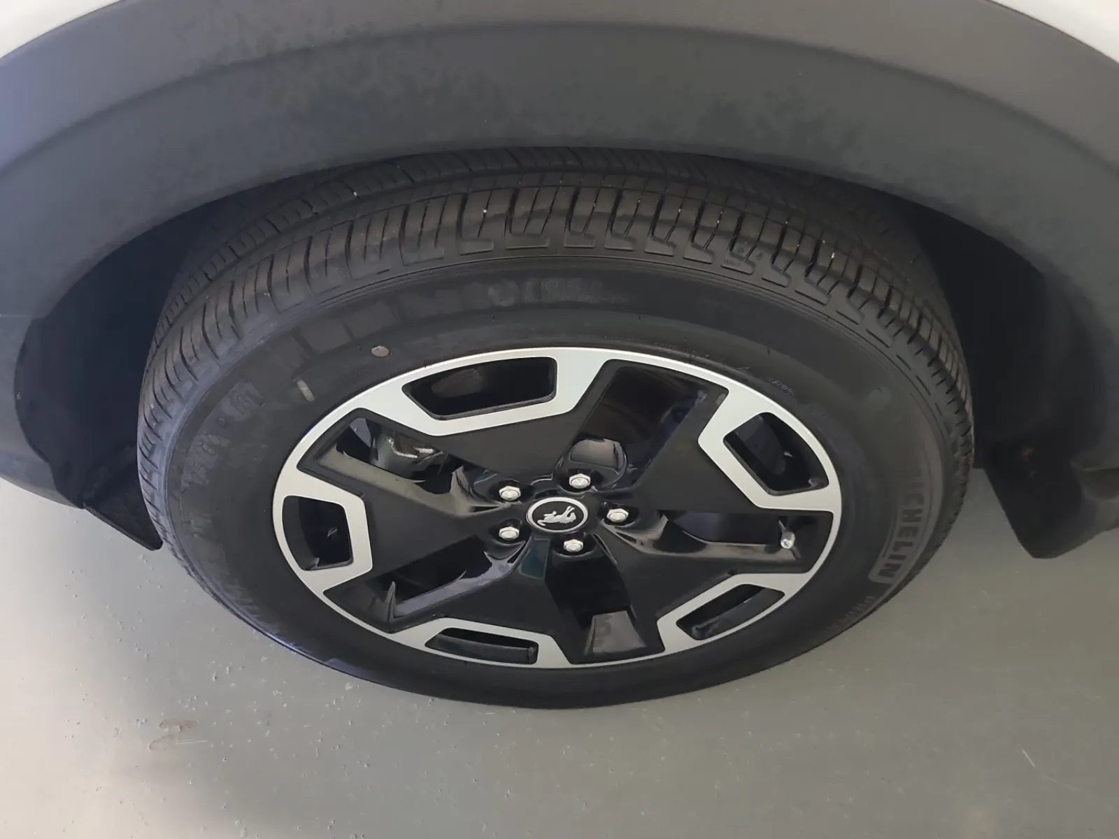 Front driver wheel/tire photo