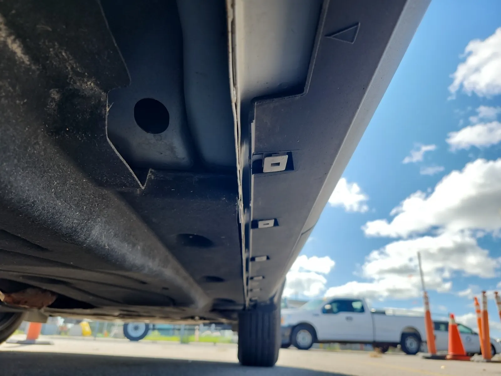 Undercarriage - Passenger Photo