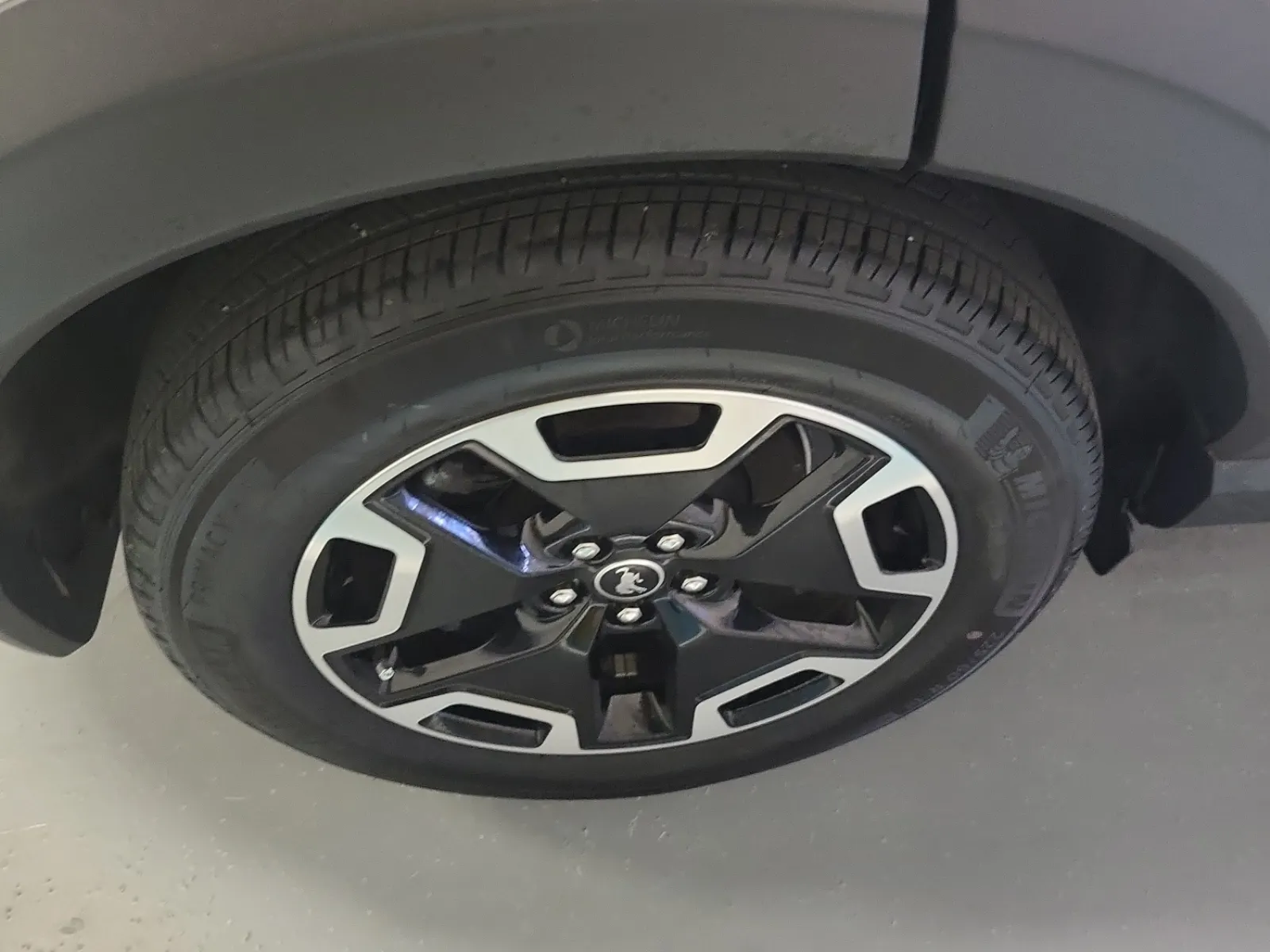 Right Rear Wheel/Tire Photo
