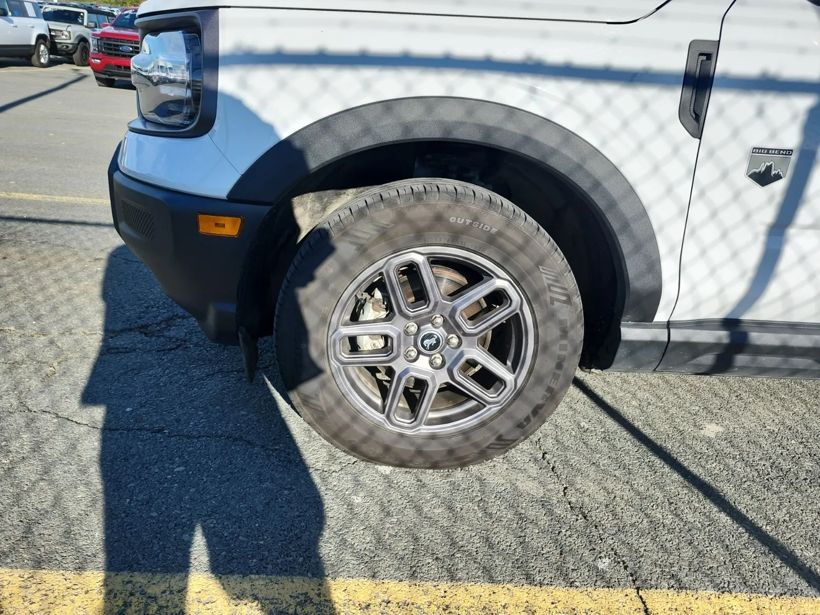 Front driver wheel/tire photo