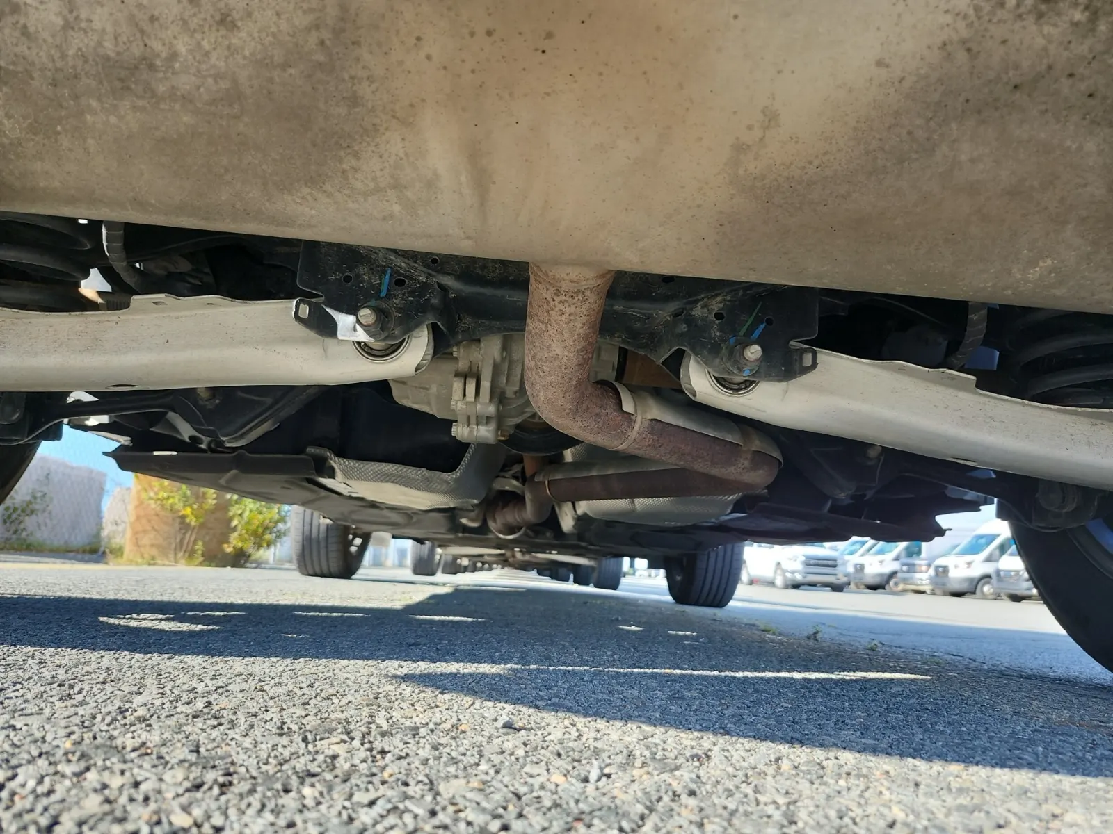 Undercarriage - Rear Photo