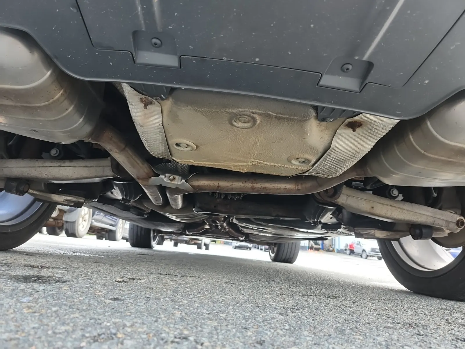 Undercarriage - Rear Photo