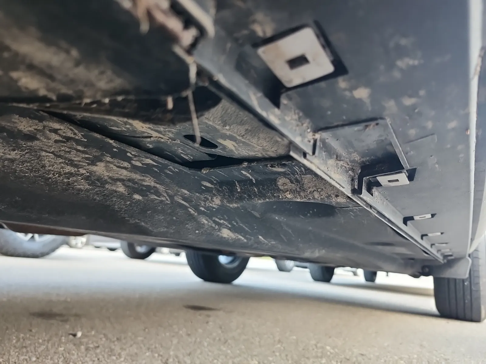 Undercarriage - Driver Photo