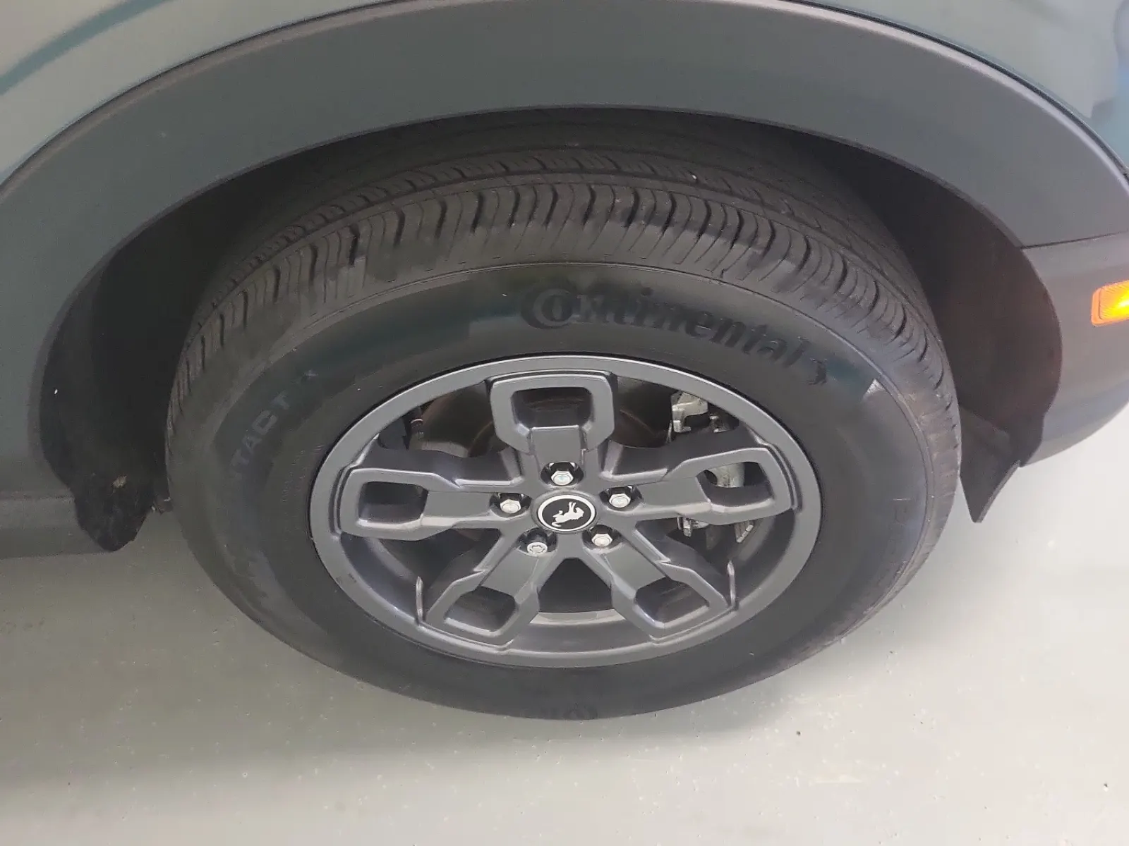 Right Front Wheel/Tire Photo