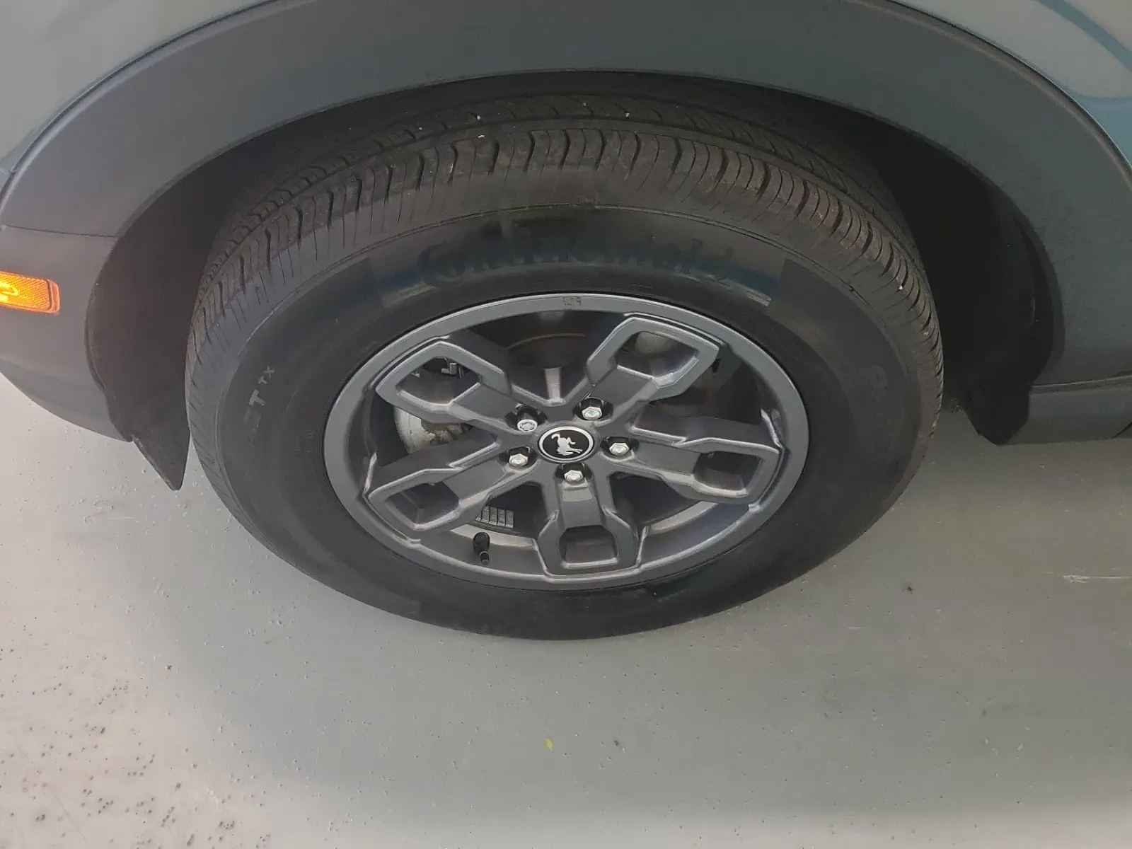 Front driver wheel/tire photo