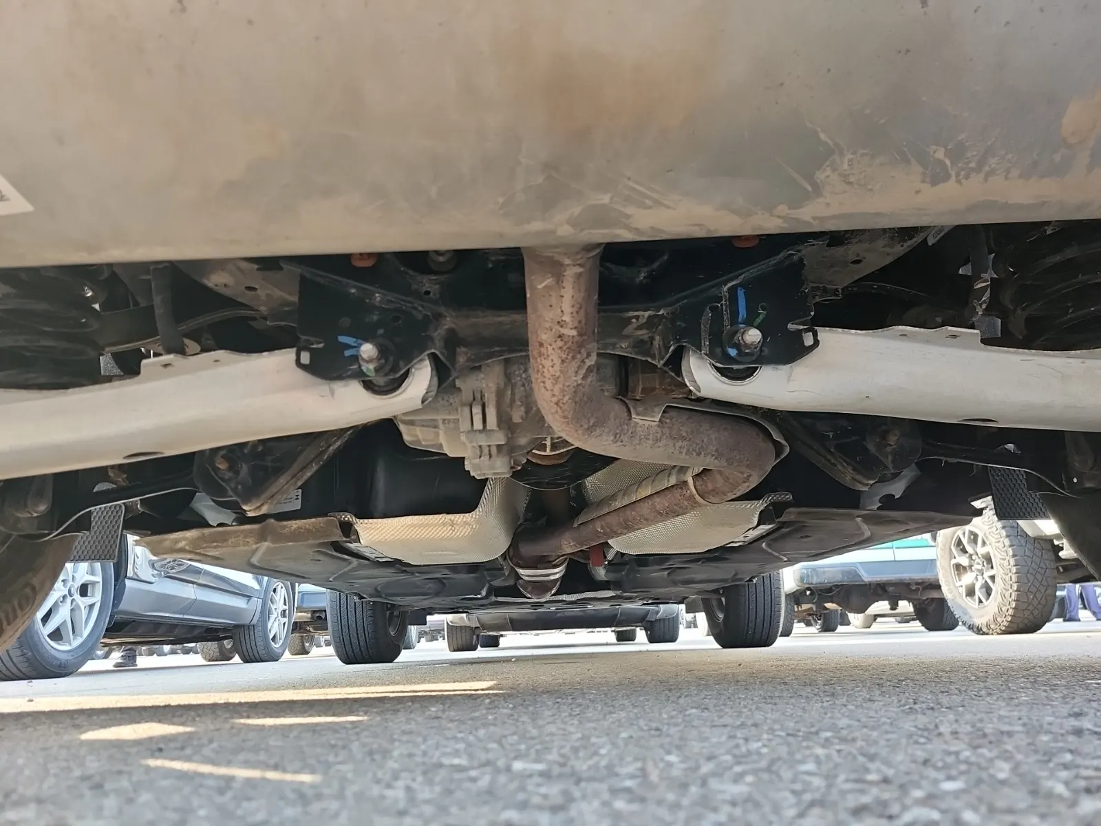 Undercarriage - Rear Photo
