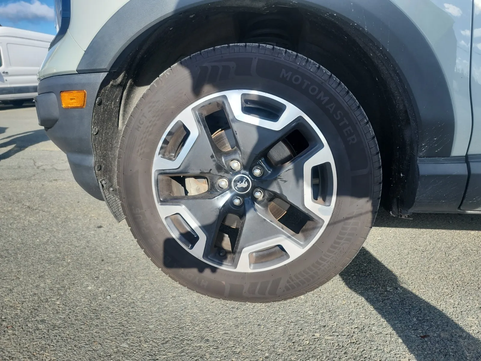 Front driver wheel/tire photo