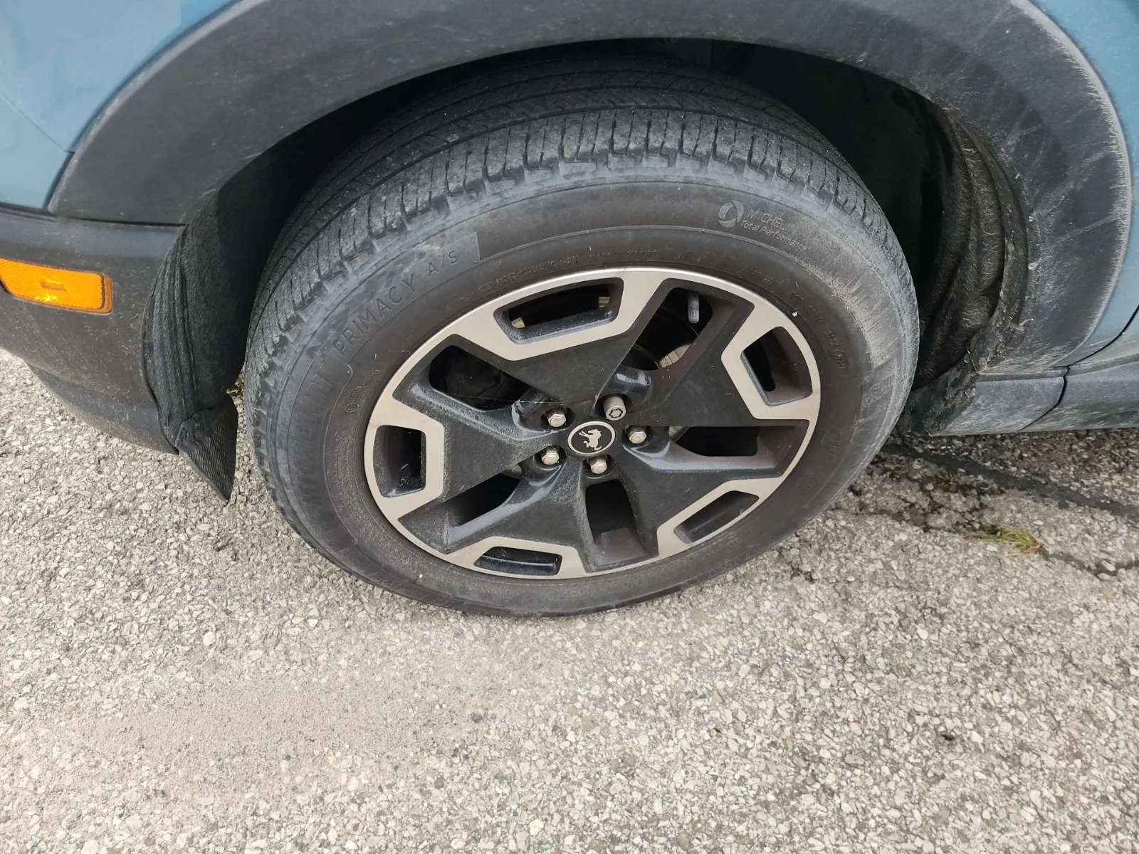 Front driver wheel/tire photo