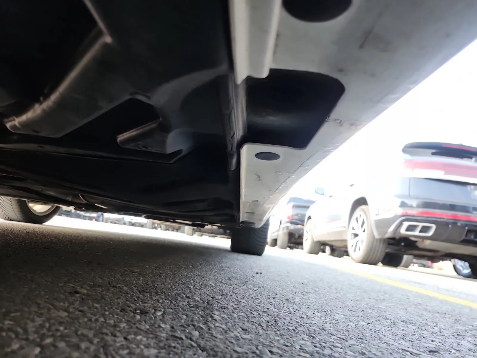 Undercarriage - Passenger Photo