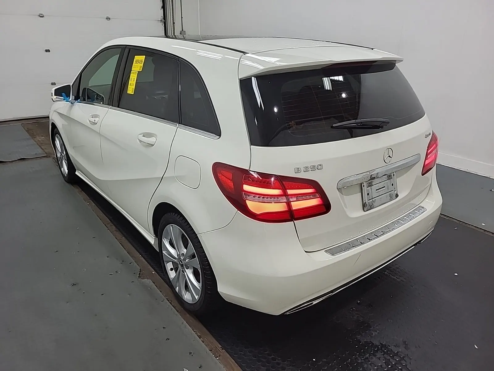 Driver Rear 3/4 Photo