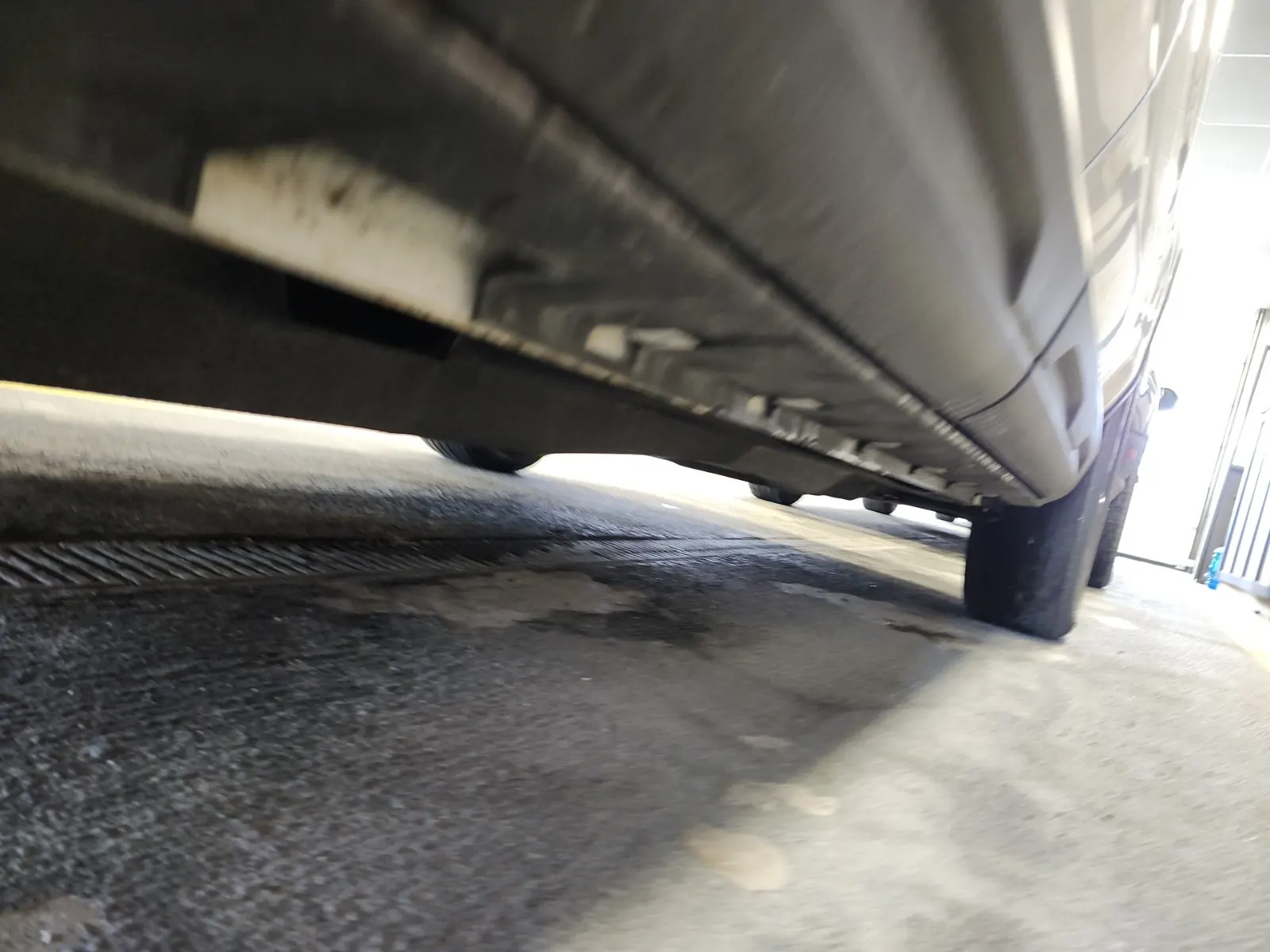 Undercarriage - Passenger Photo