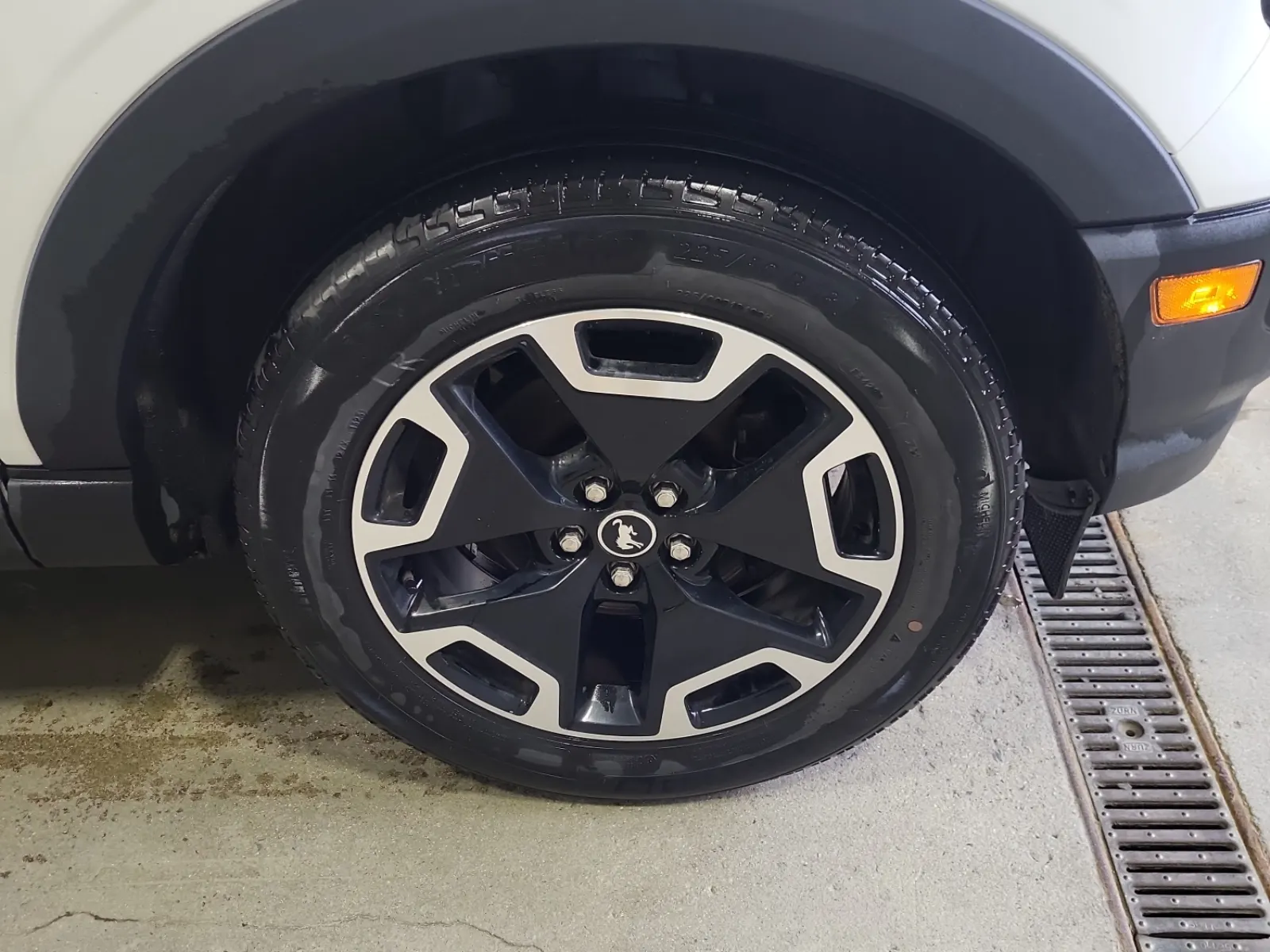 Right Front Wheel/Tire Photo