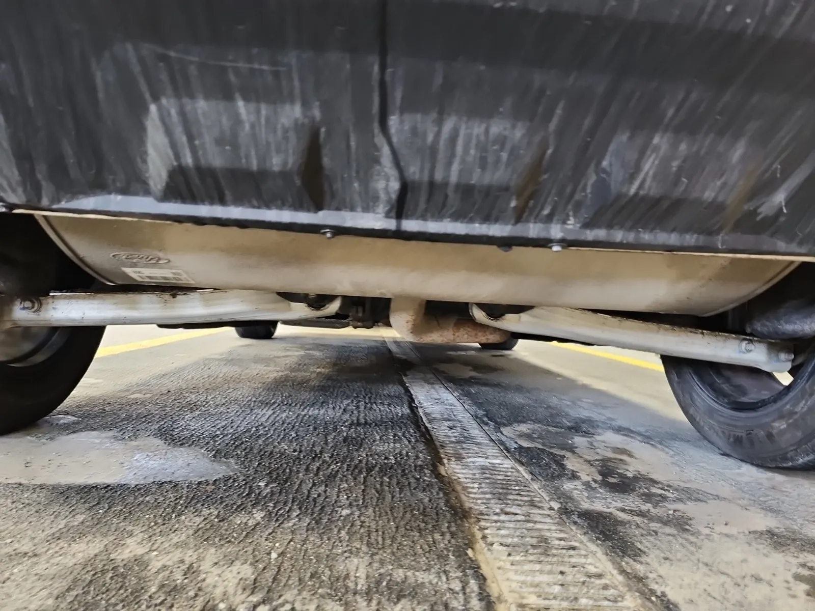 Undercarriage - Rear Photo