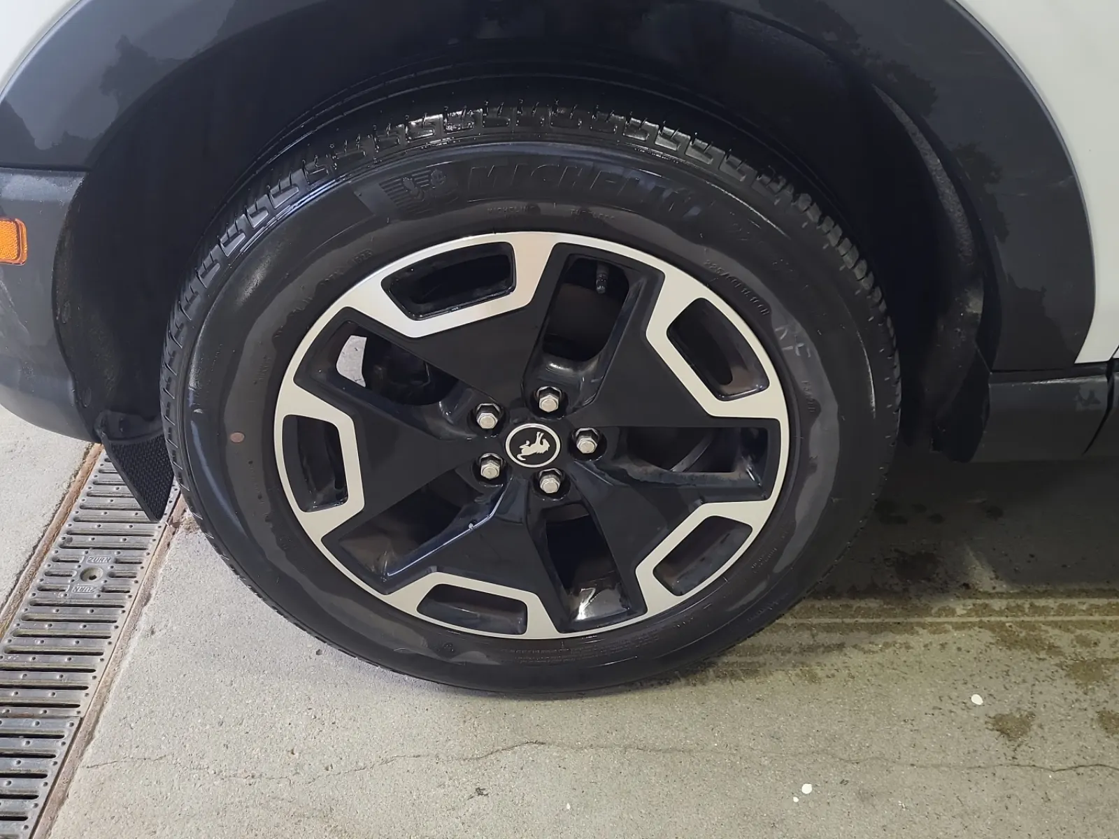 Front driver wheel/tire photo