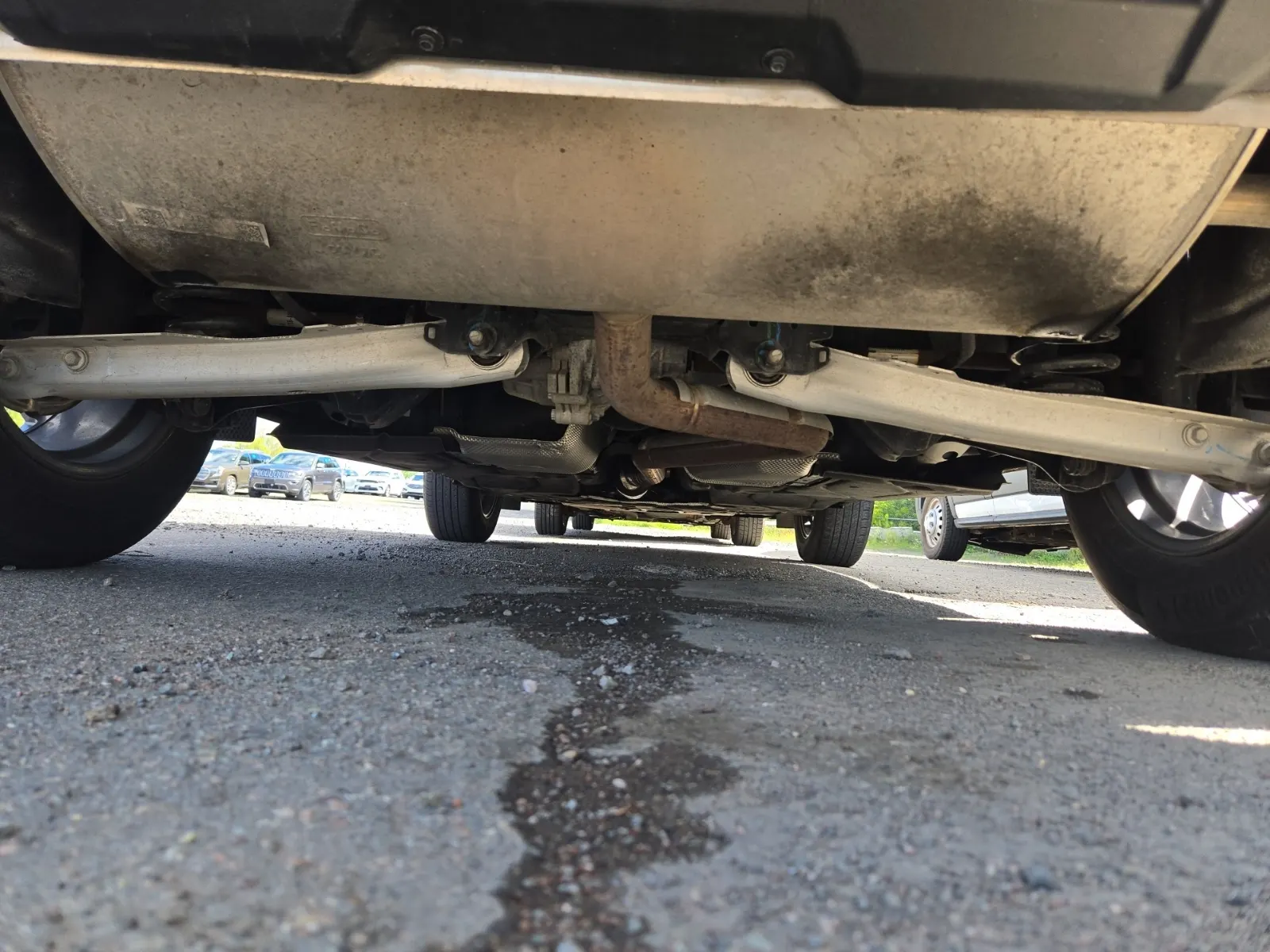Undercarriage - Rear Photo