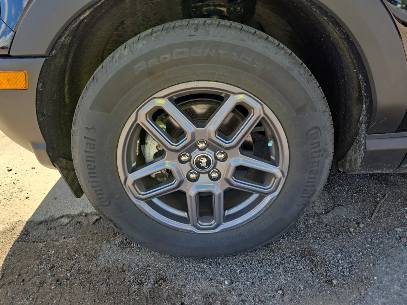 Front driver wheel/tire photo