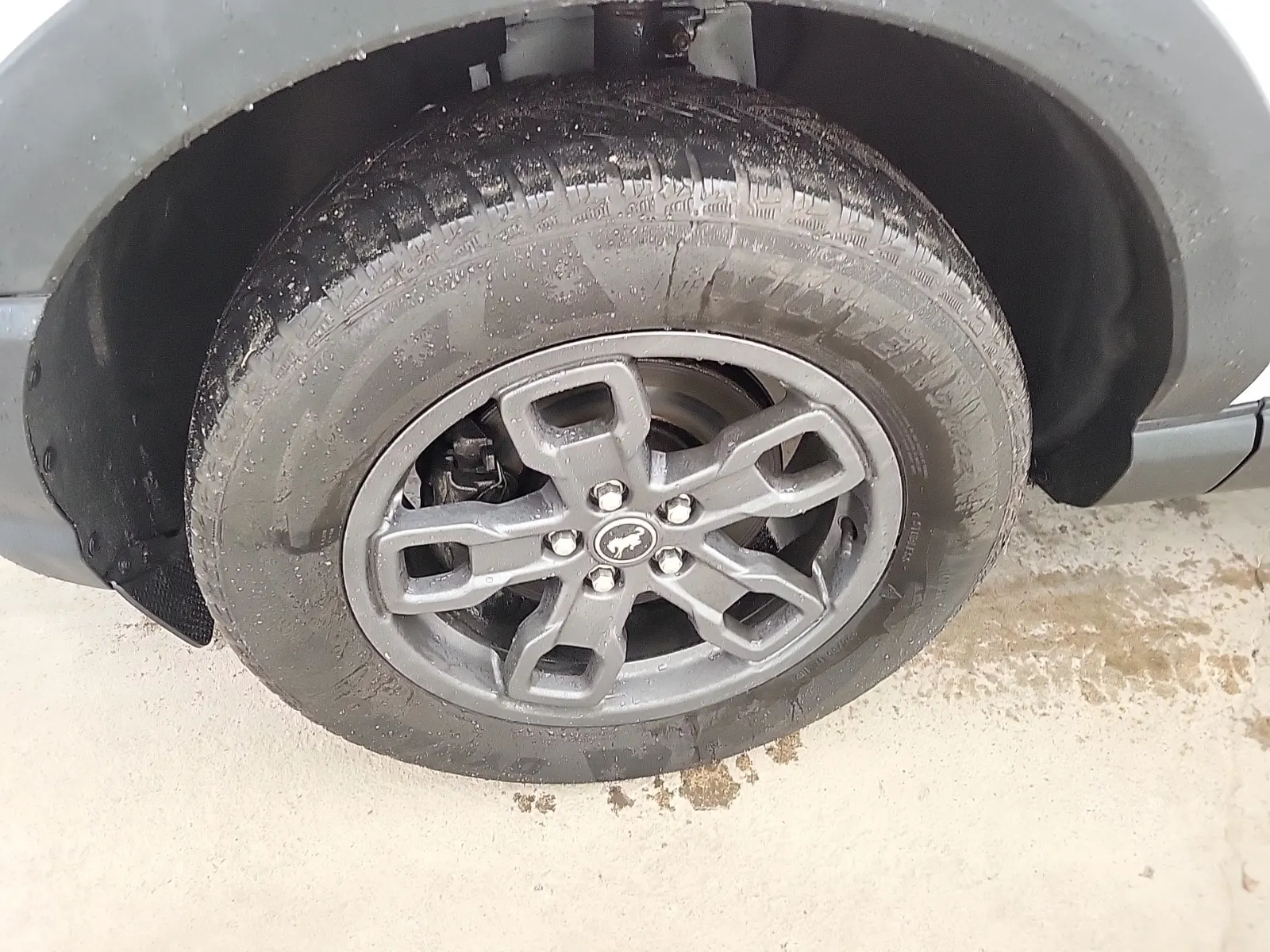 Front driver wheel/tire photo
