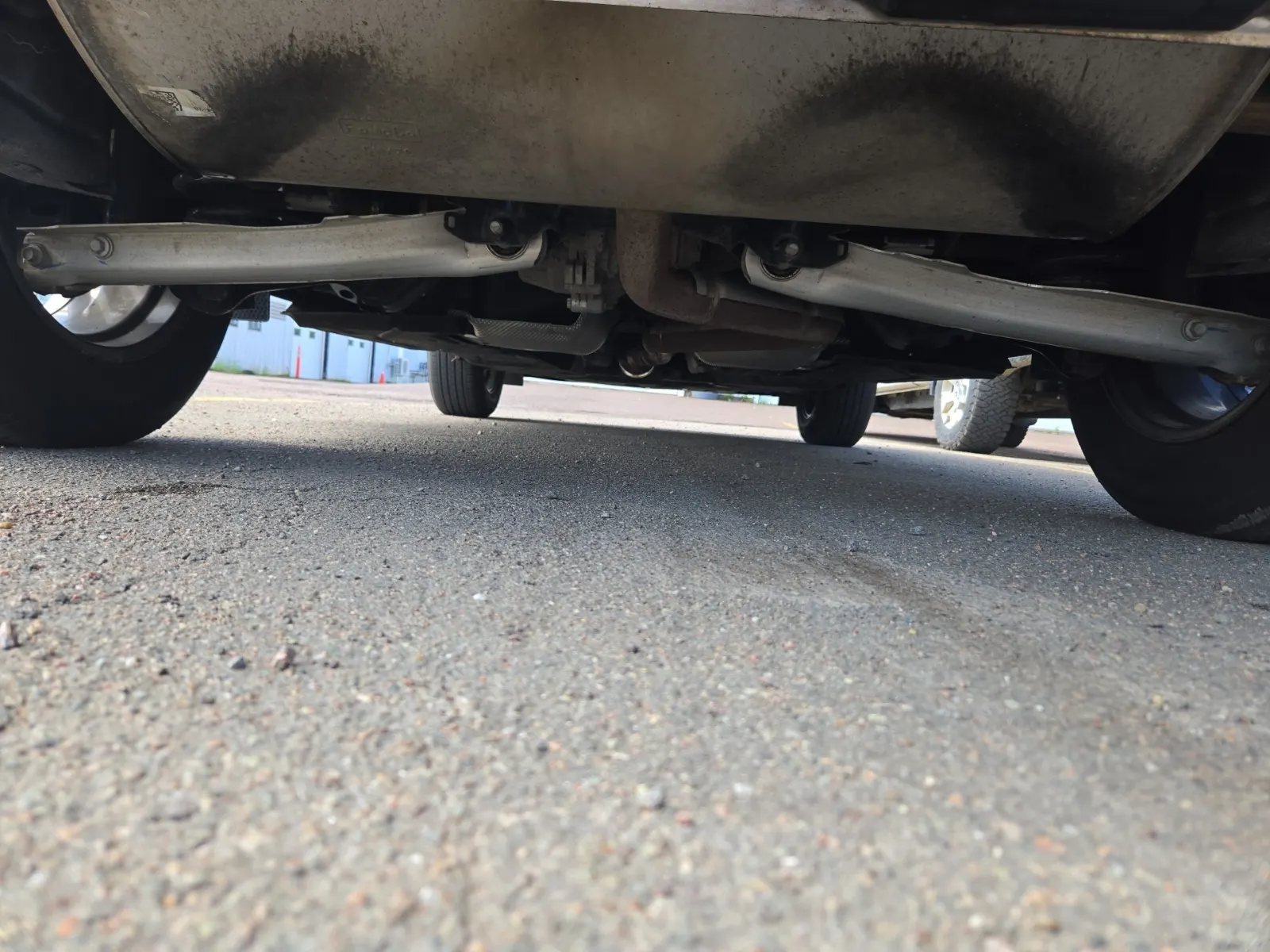 Undercarriage - Rear Photo