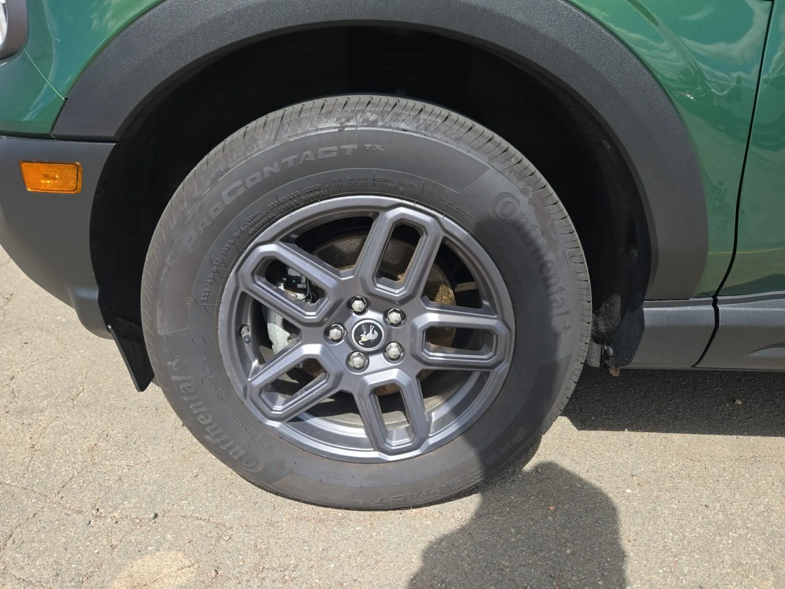Front driver wheel/tire photo