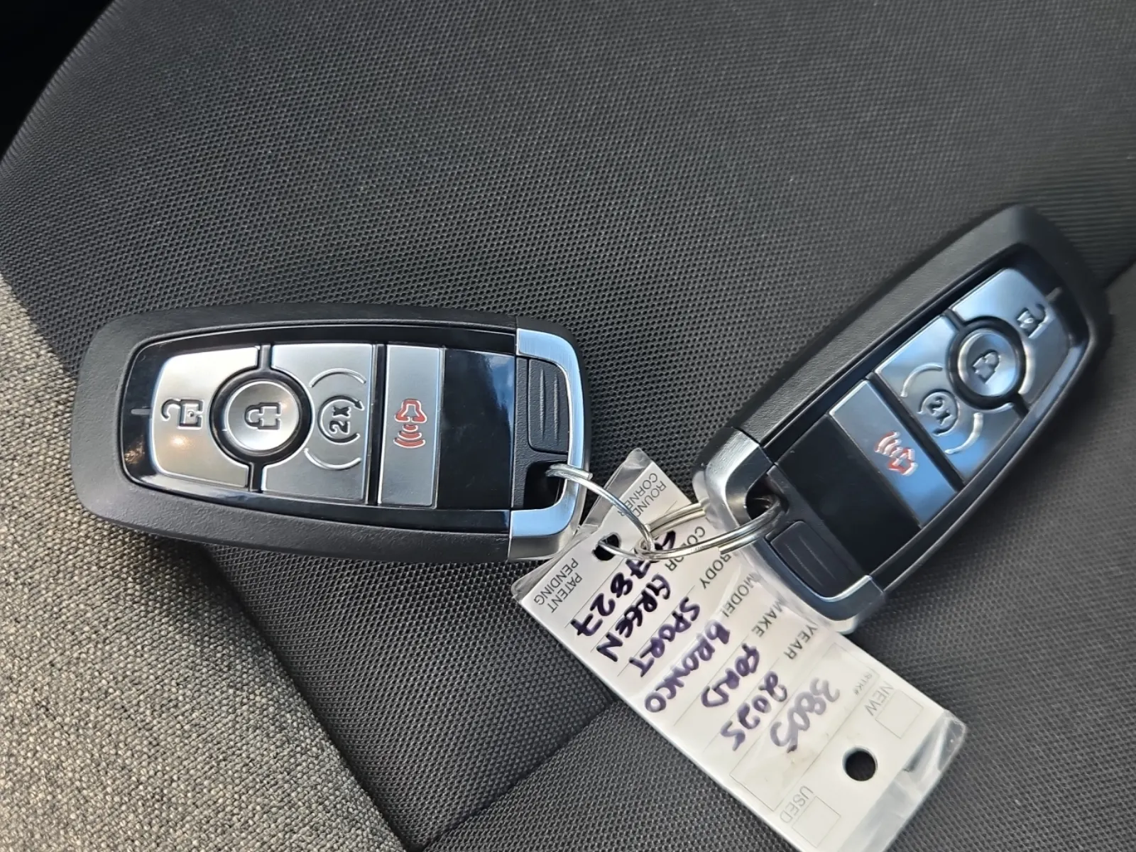 Keys/Fobs/Manual Photo