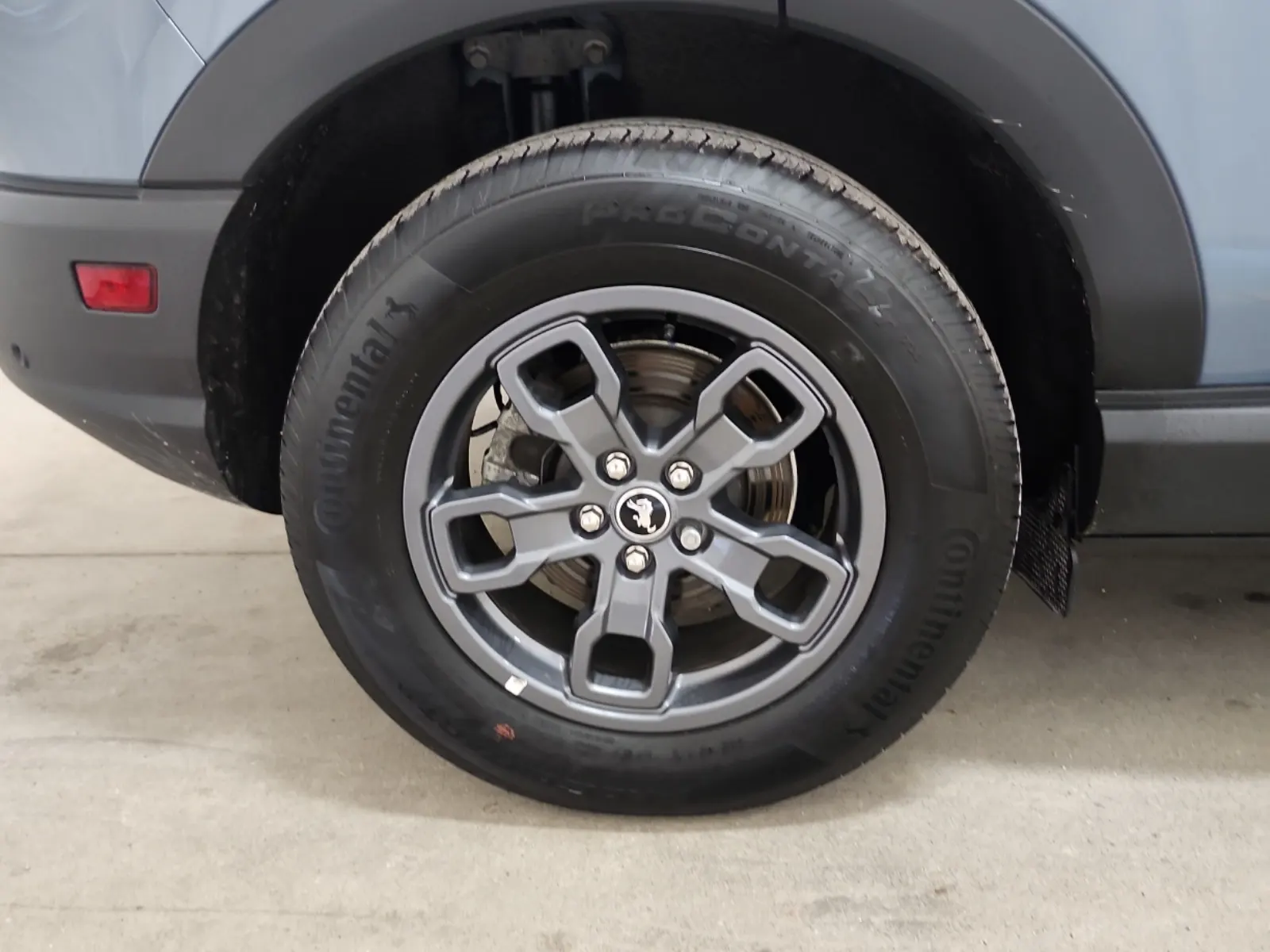 Right Rear Wheel/Tire Photo
