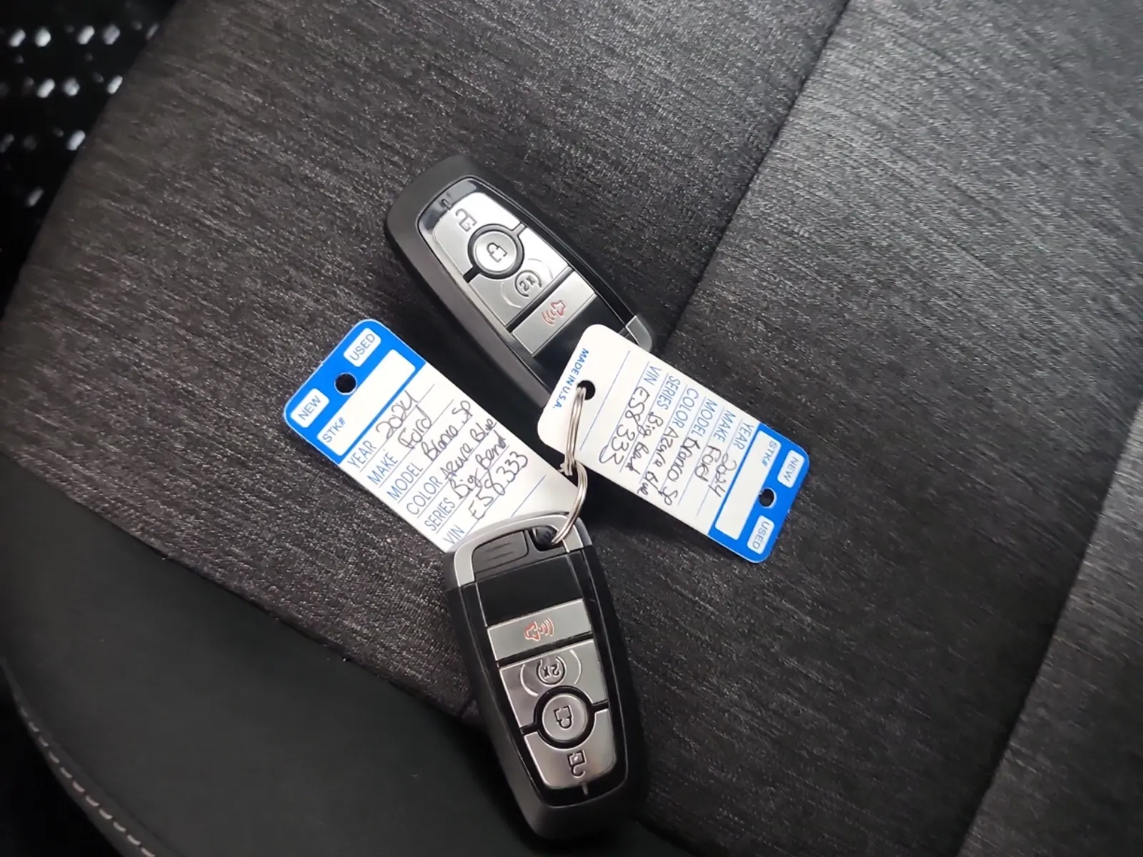Keys/Fobs/Manual Photo