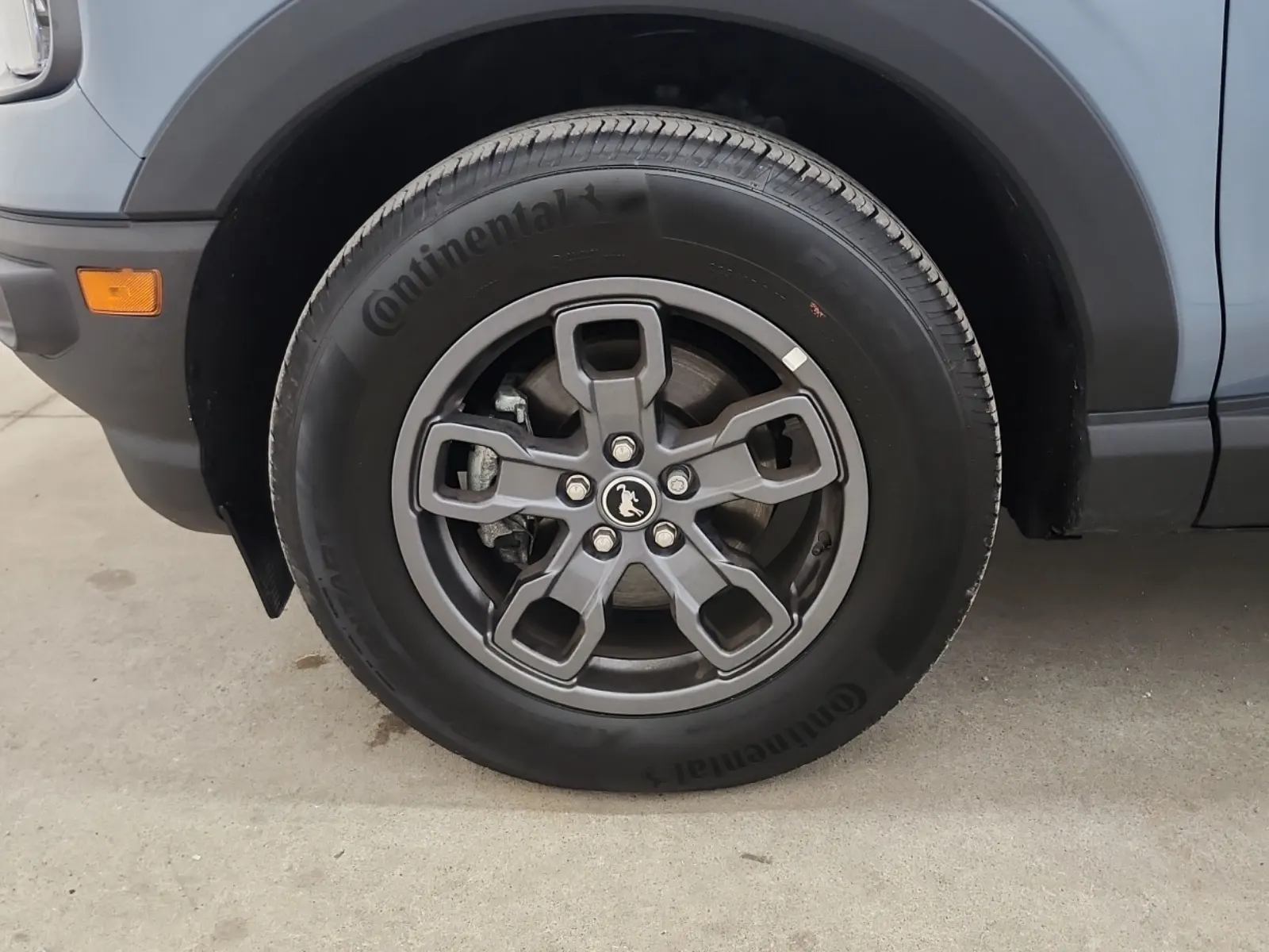 Front driver wheel/tire photo