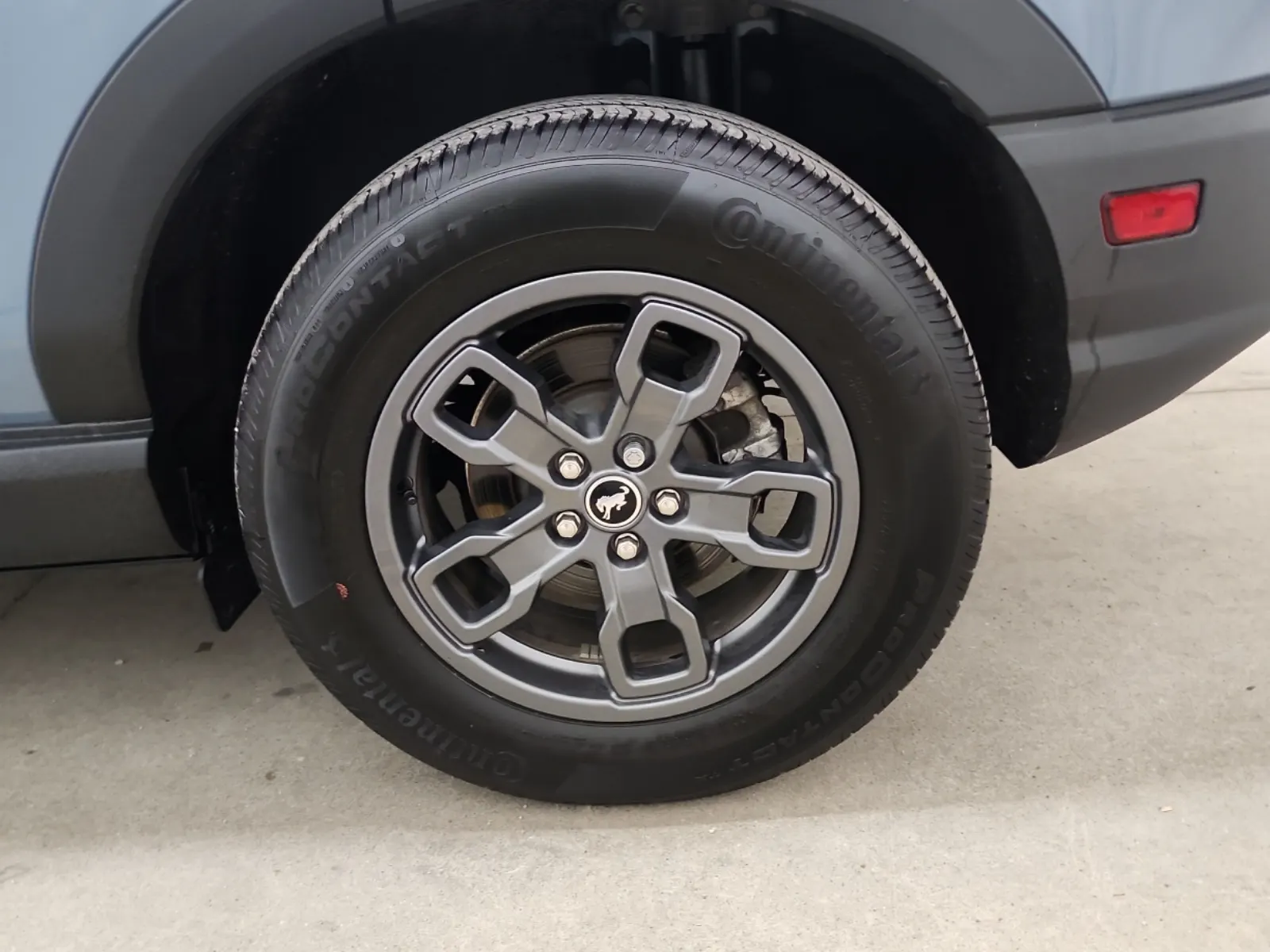 Left Rear Wheel/Tire Photo
