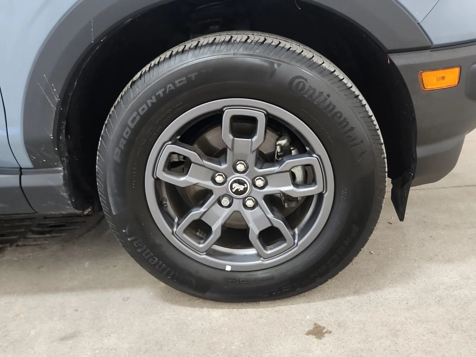 Right Front Wheel/Tire Photo