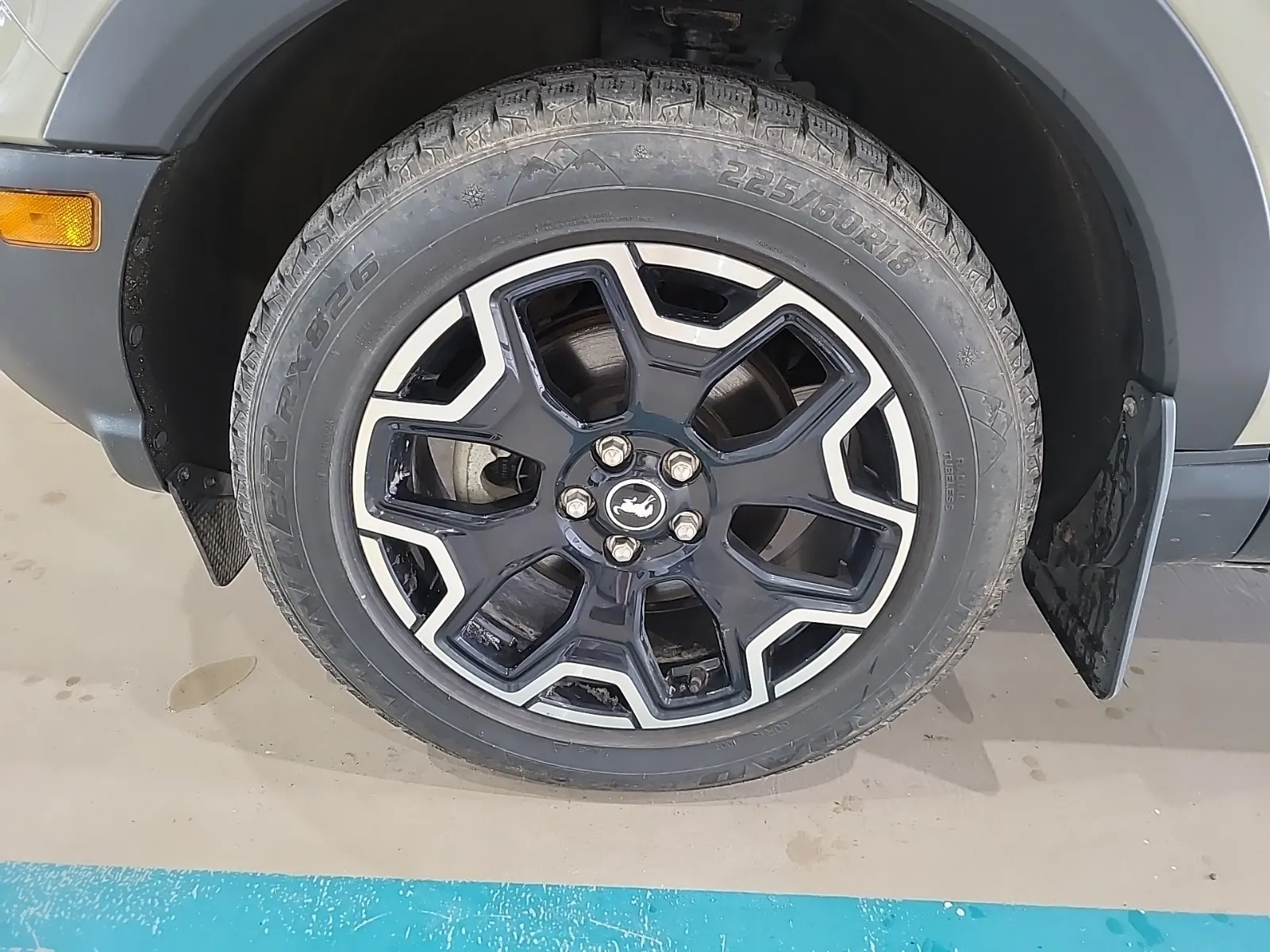 Front driver wheel/tire photo