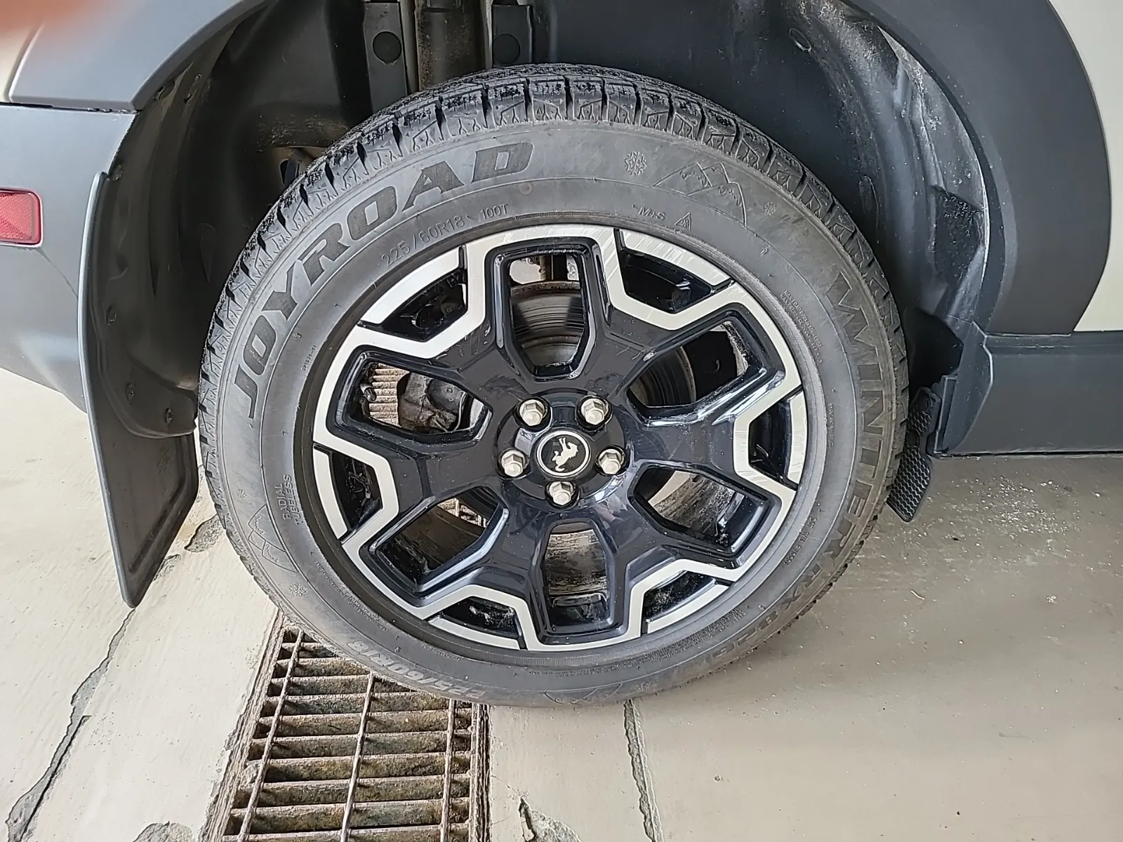 Right Rear Wheel/Tire Photo