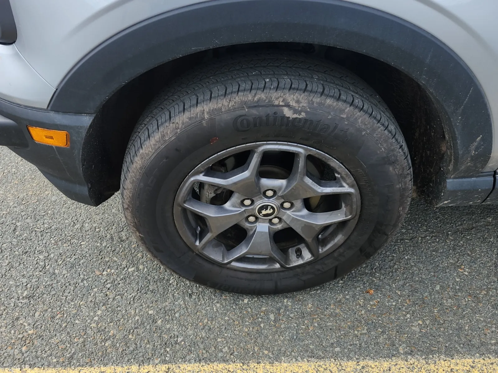 Front driver wheel/tire photo