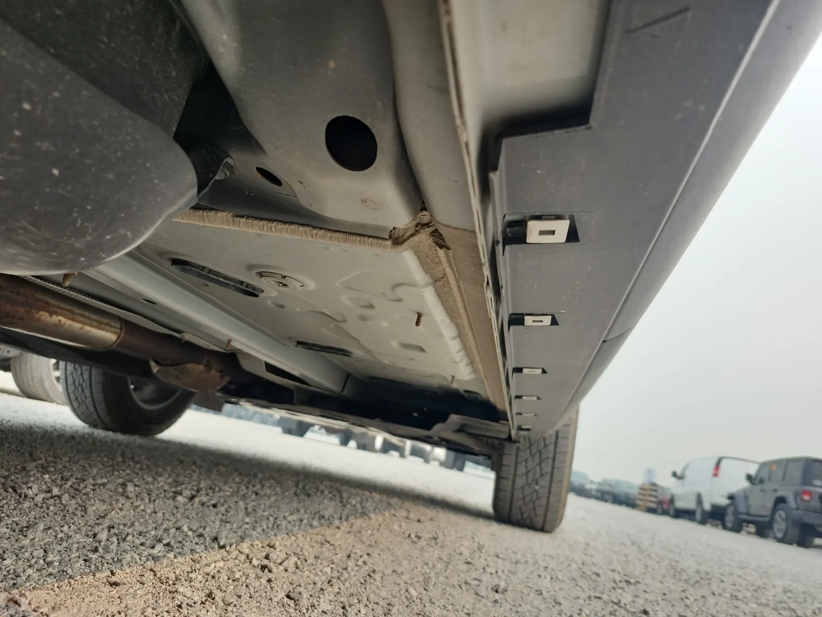 Undercarriage - Passenger Photo
