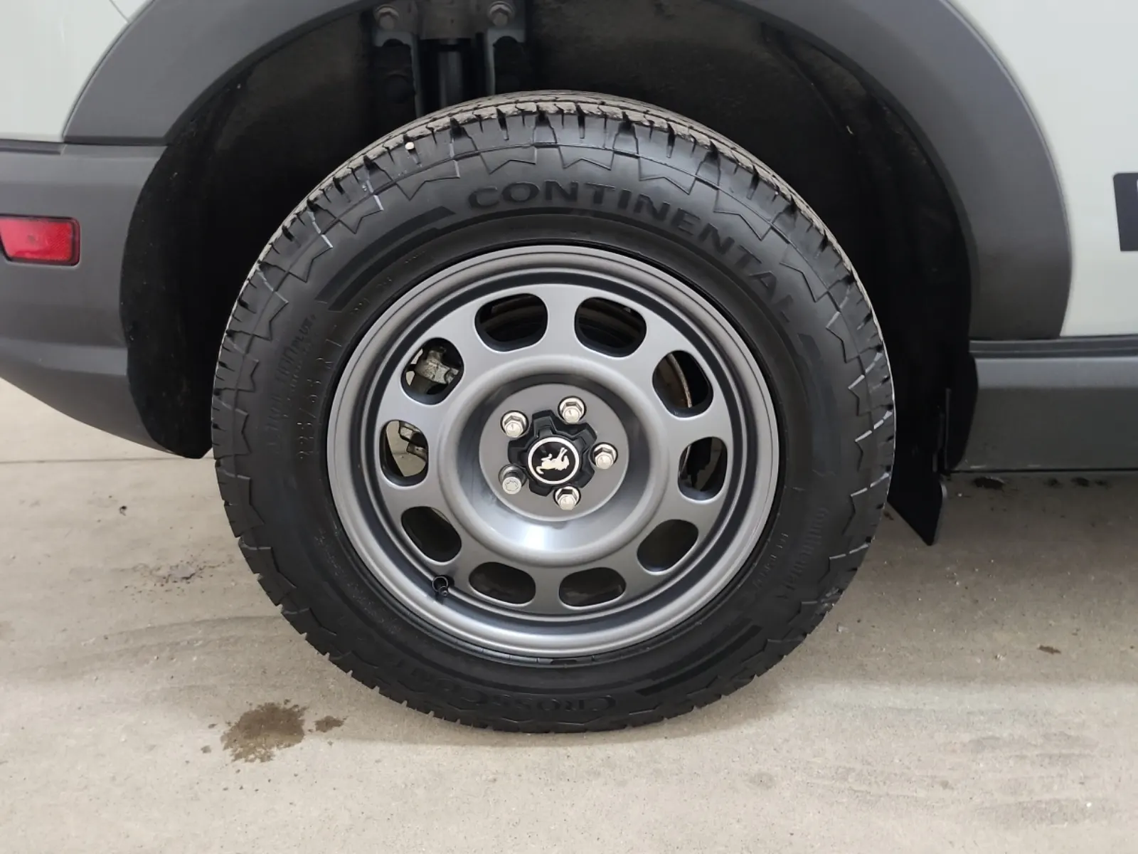 Right Rear Wheel/Tire Photo