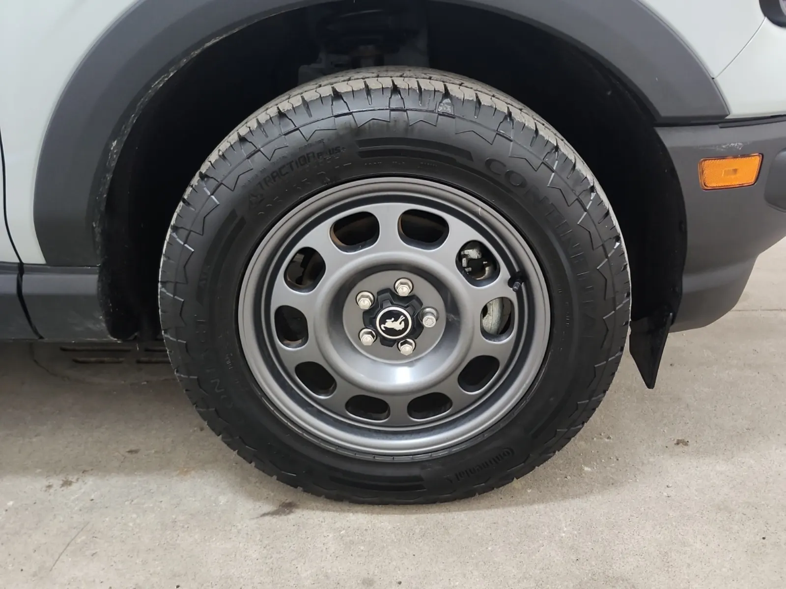 Right Front Wheel/Tire Photo