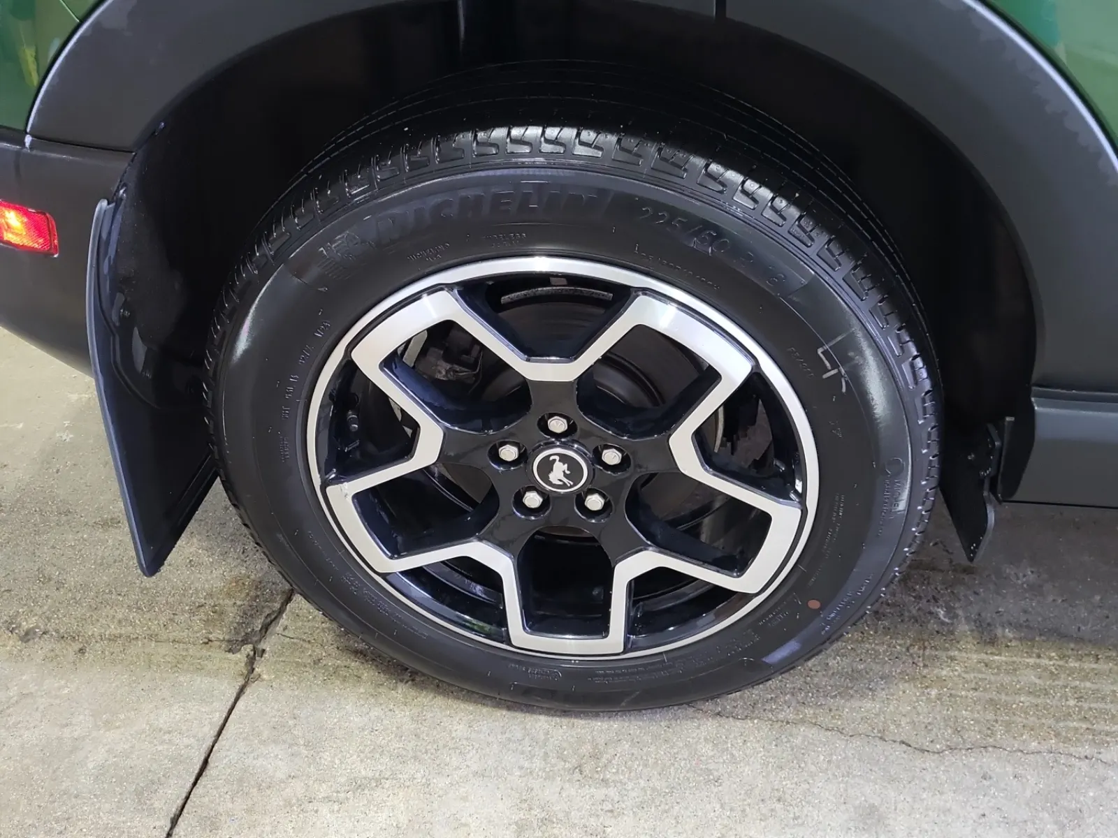 Right Rear Wheel/Tire Photo