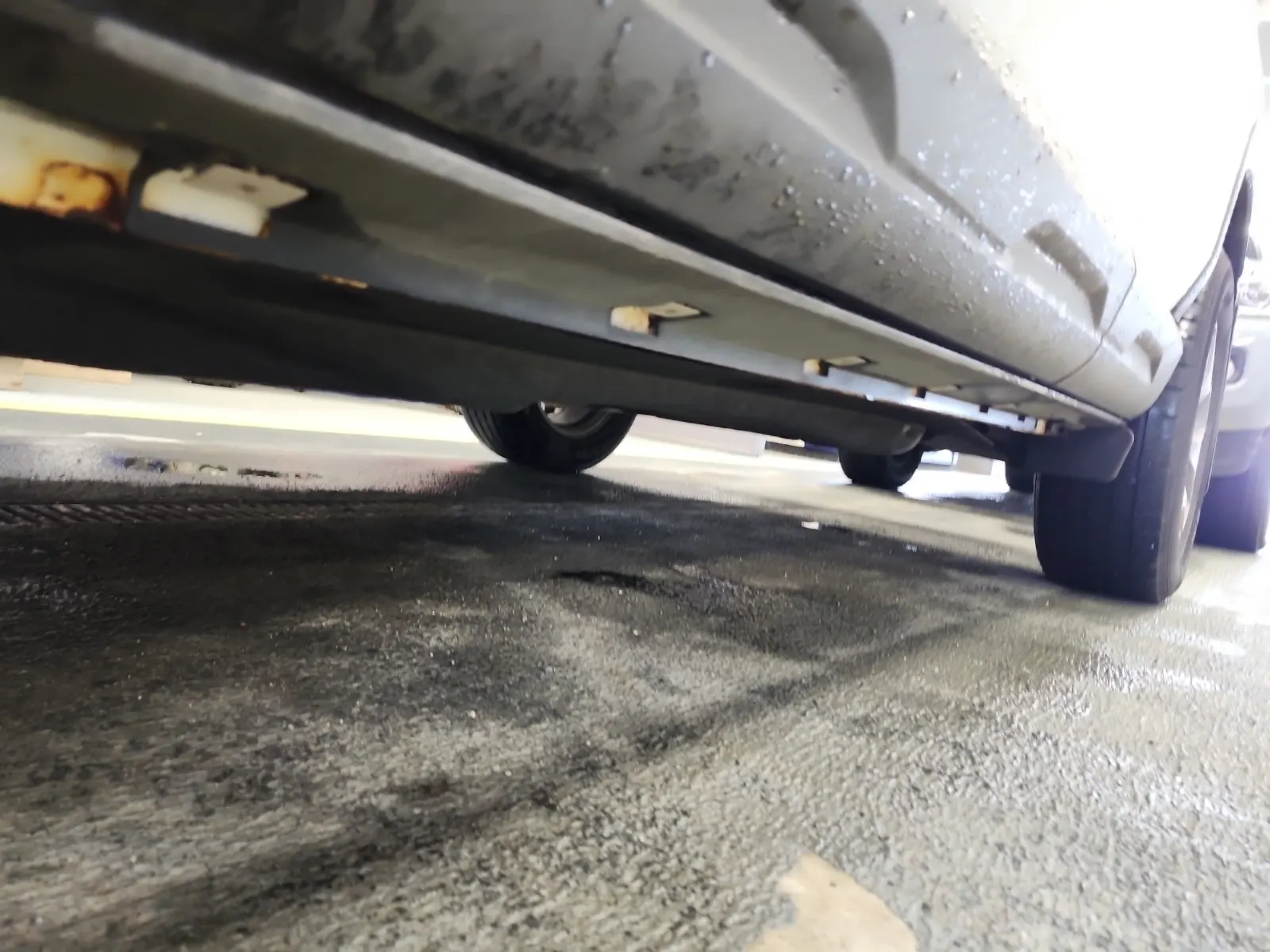 Undercarriage - Driver Photo