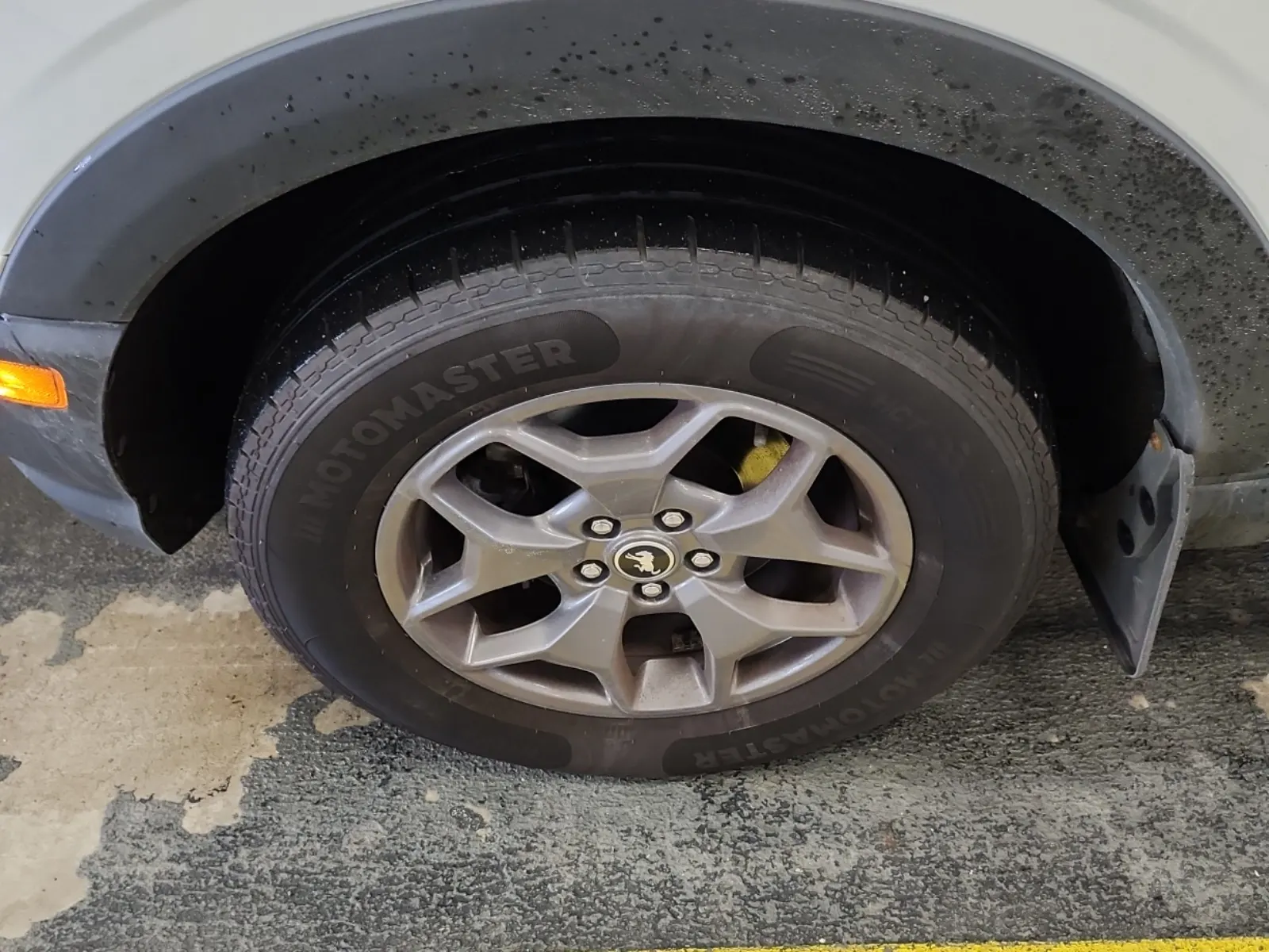 Front driver wheel/tire photo